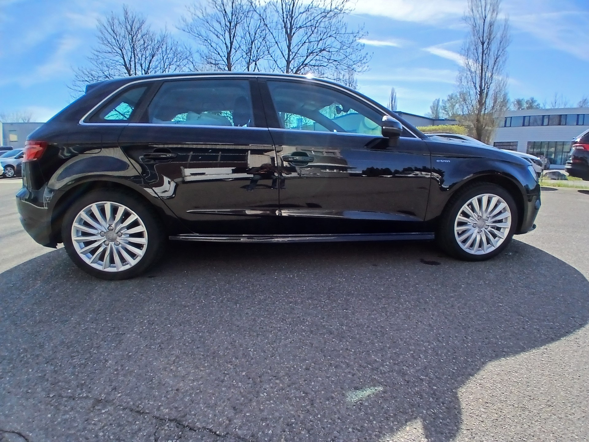 AUDI A3 Sportback 1.4 e-tron Sport S-tronic-image-5