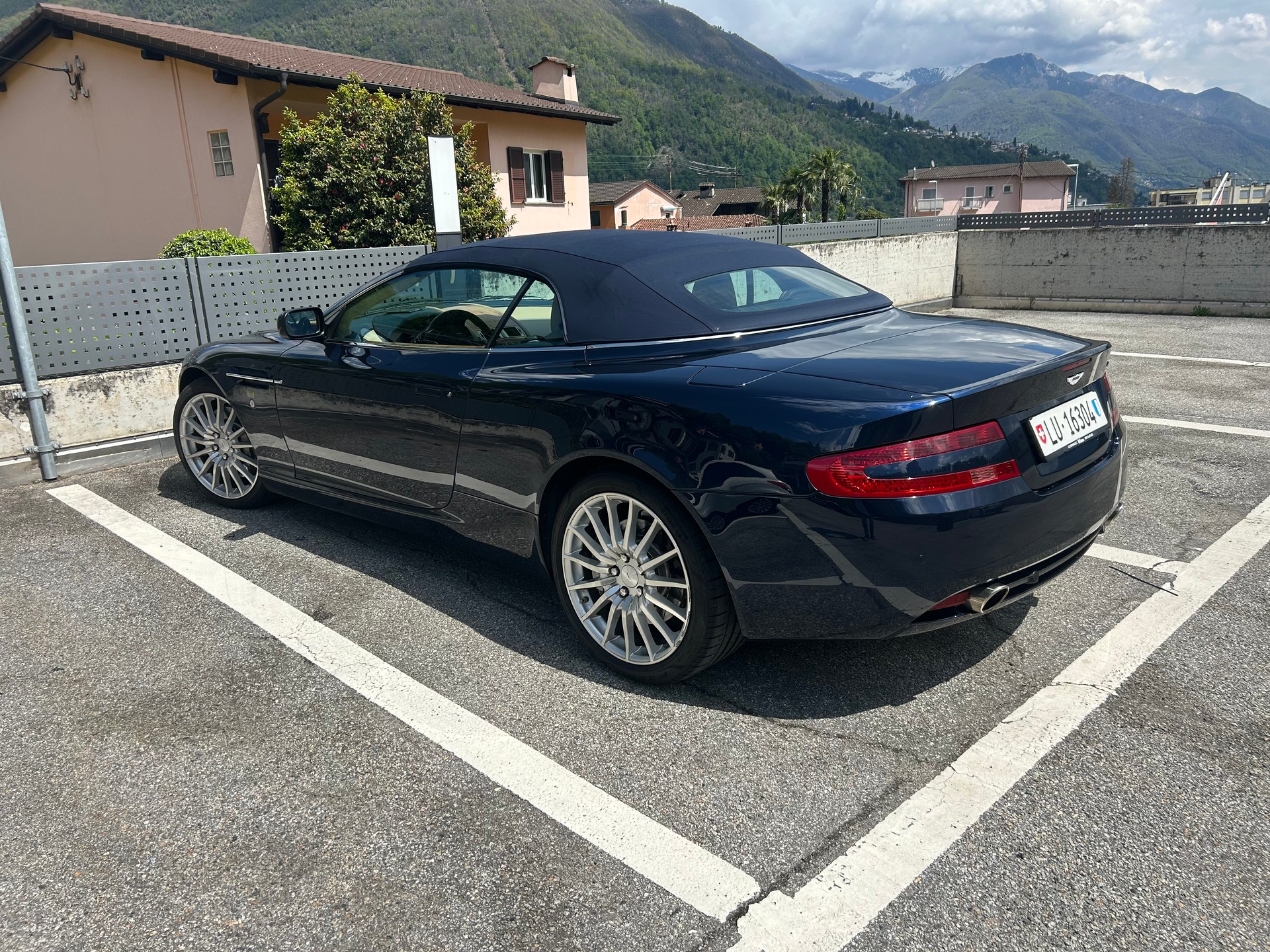 ASTON MARTIN DB9 Volante Touchtronic 2-image-4