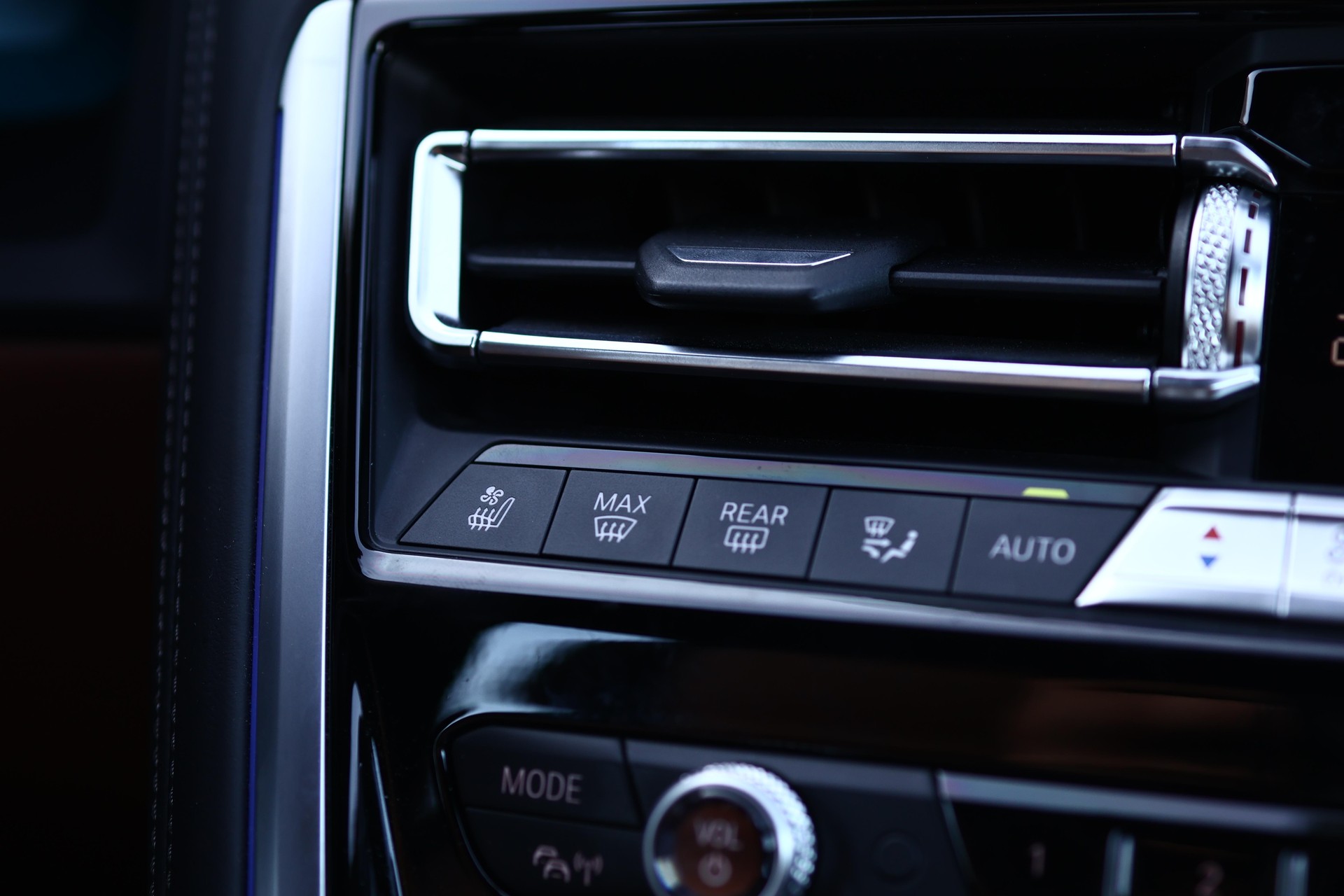 BMW M850i xDrive Coupé-image-26