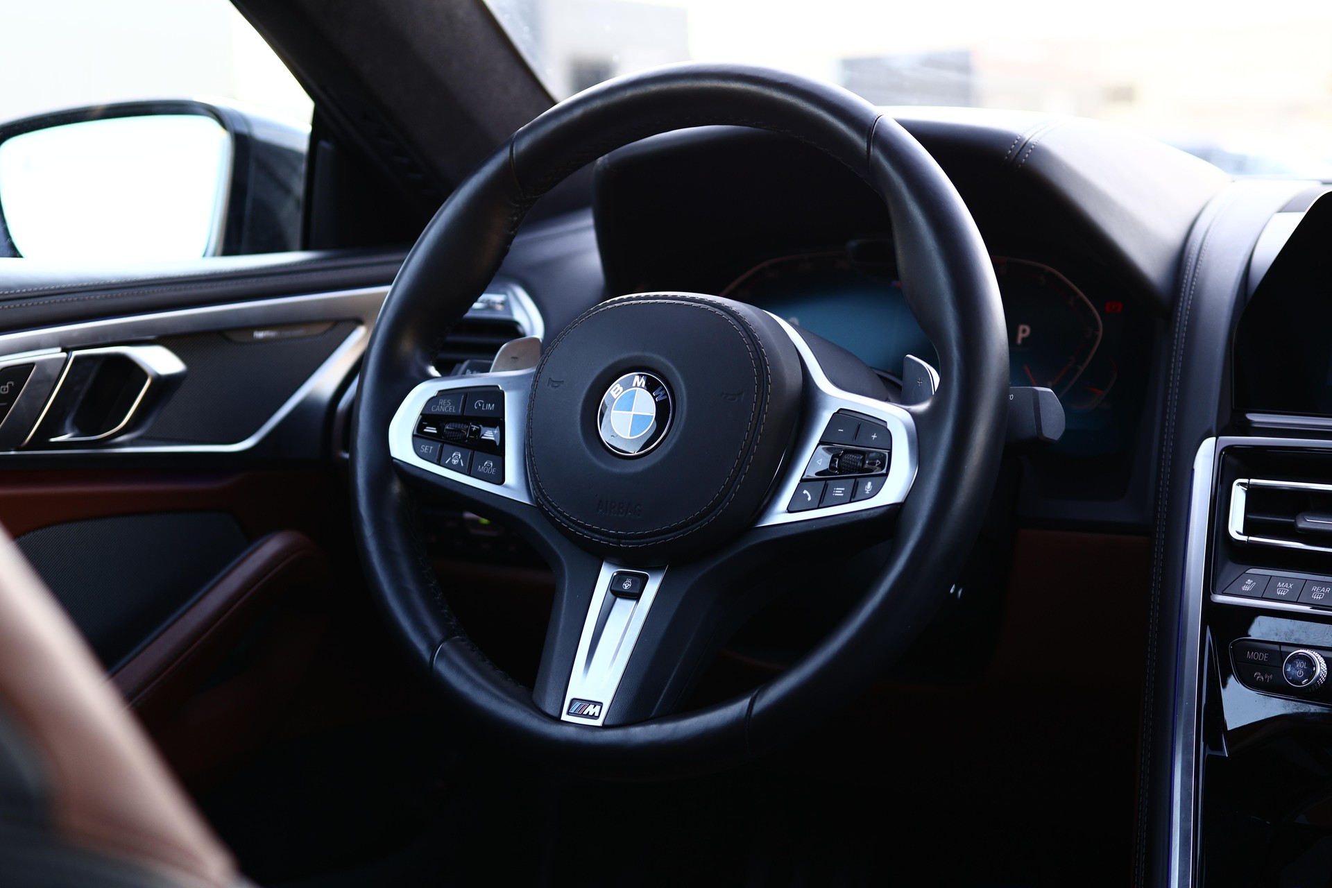 BMW M850i xDrive Coupé-image-24