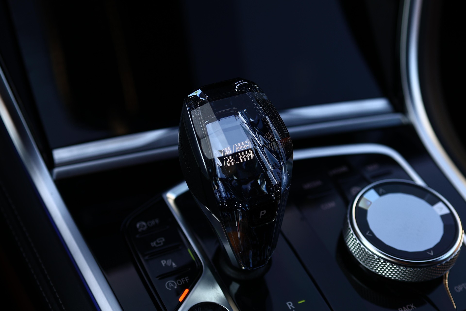 BMW M850i xDrive Coupé-image-18