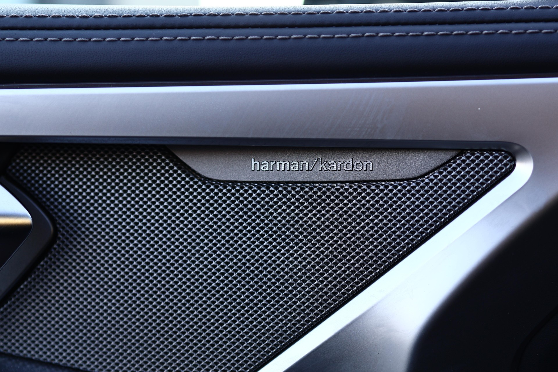 BMW M850i xDrive Coupé-image-26
