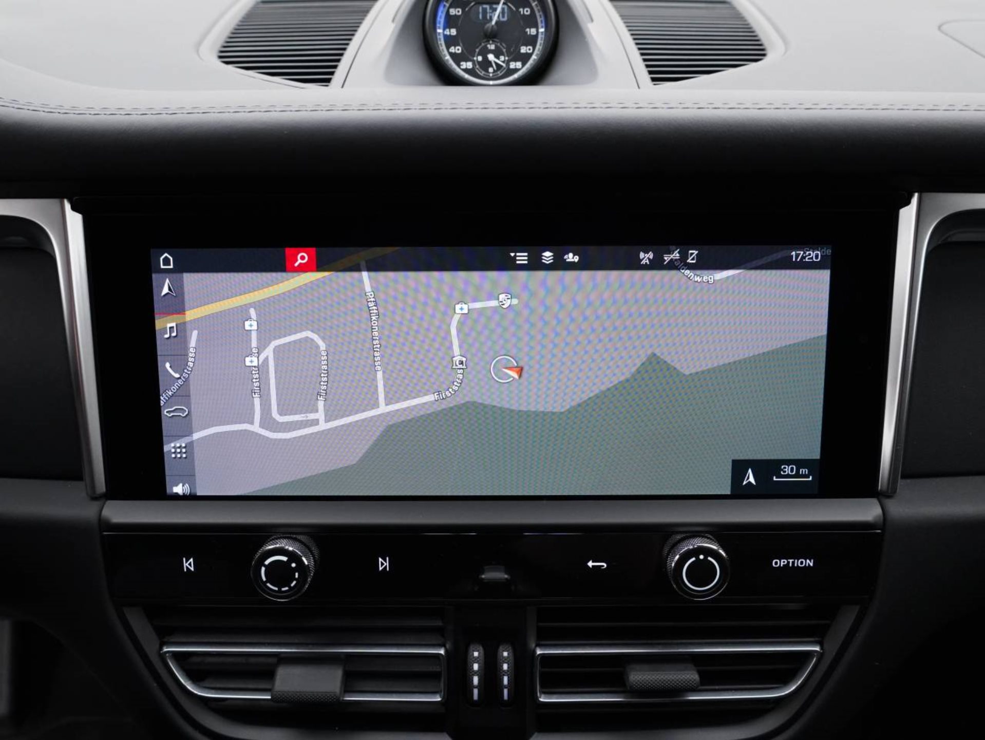 PORSCHE Macan T-image-18