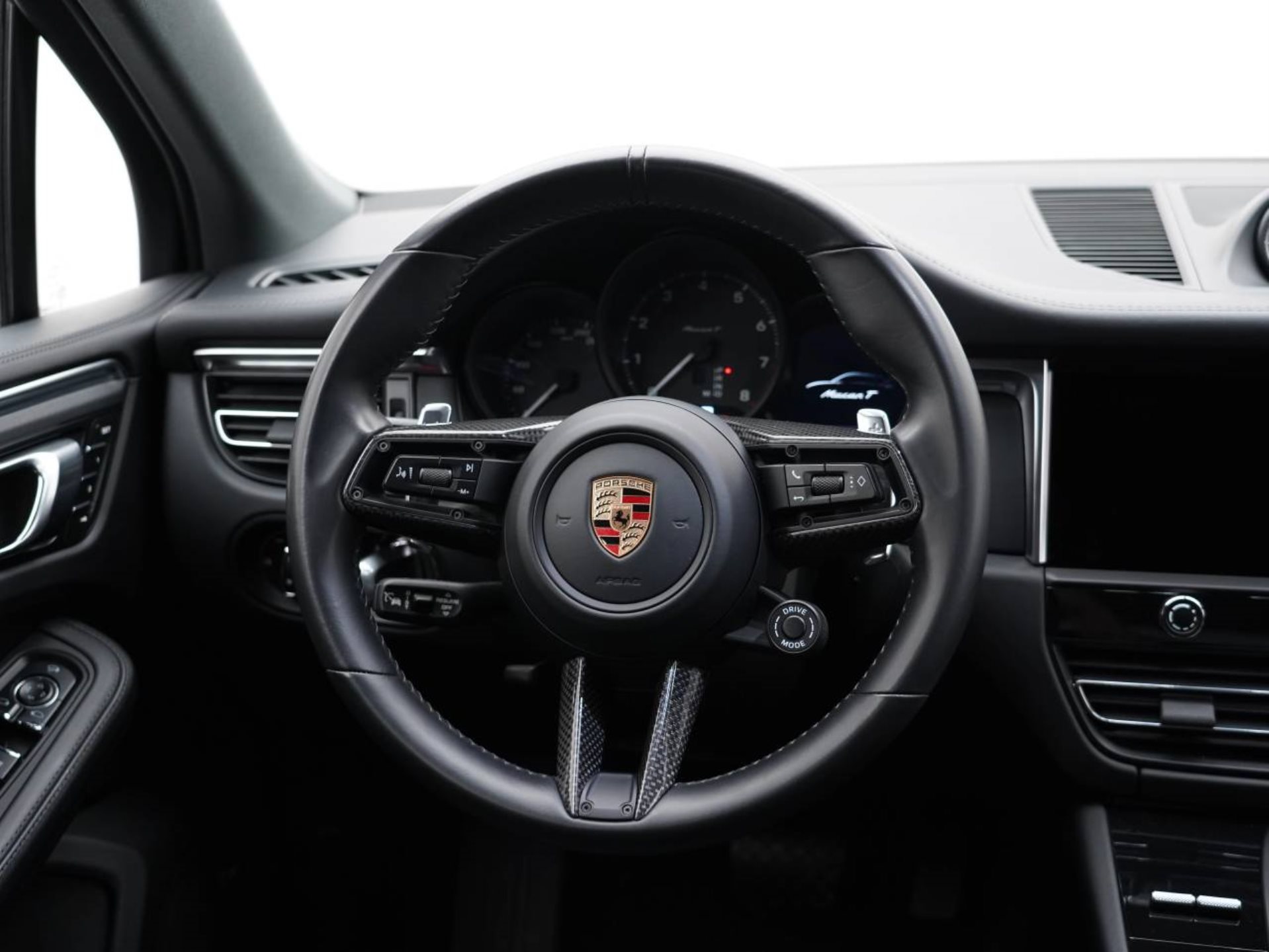 PORSCHE Macan T-image-15