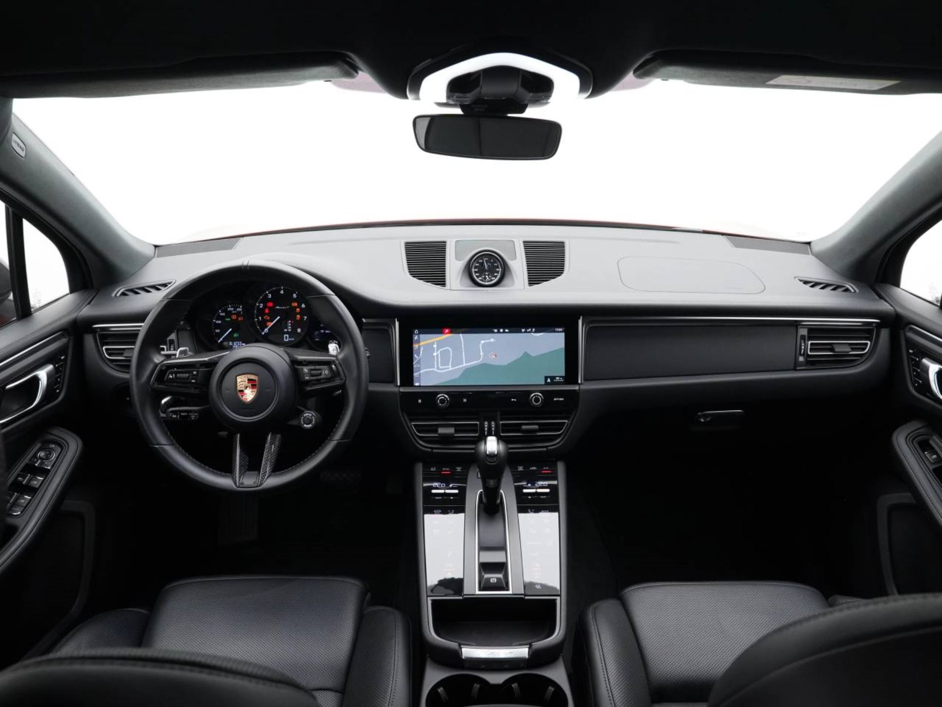 PORSCHE Macan T-image-14