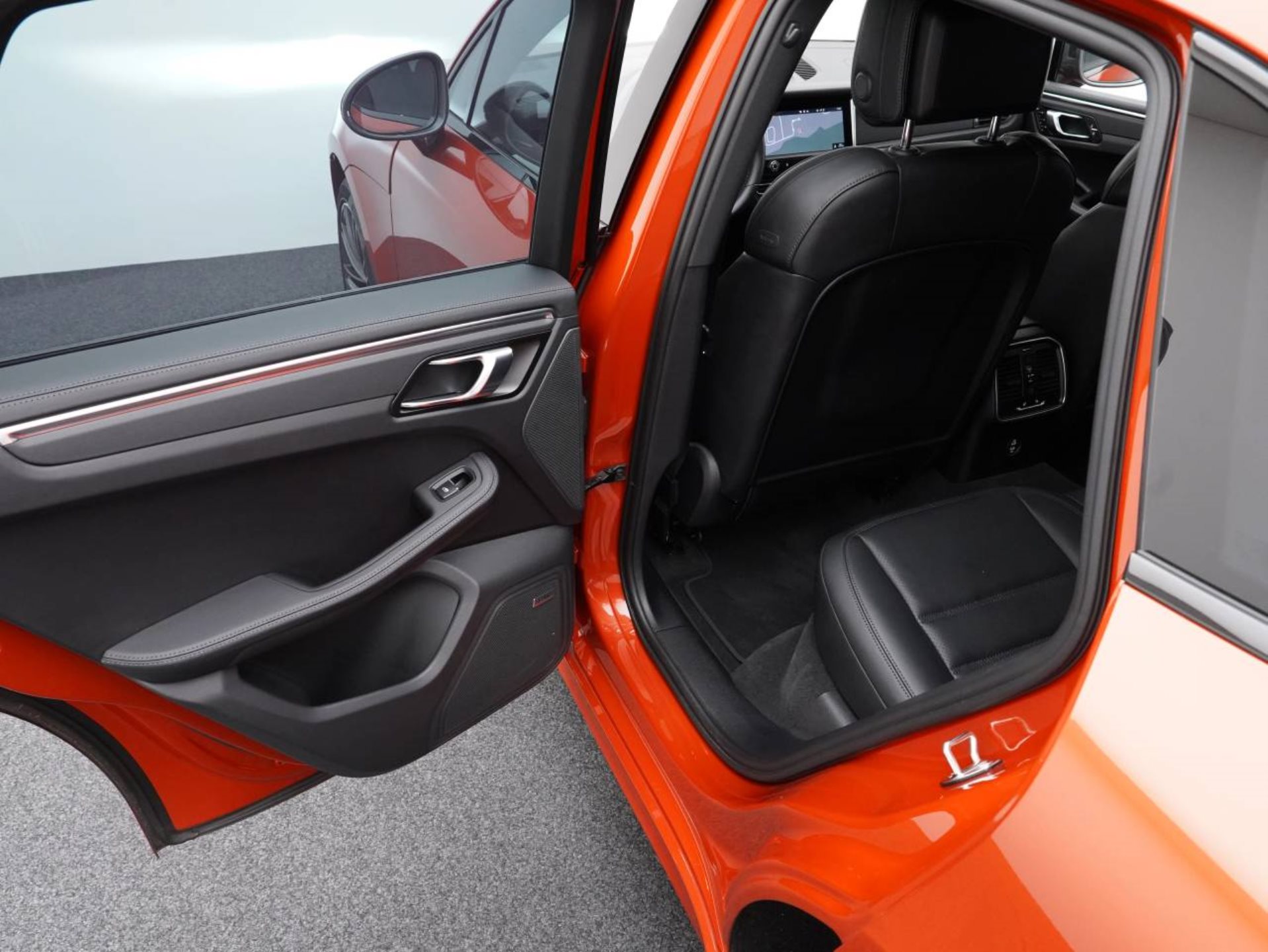 PORSCHE Macan T-image-27