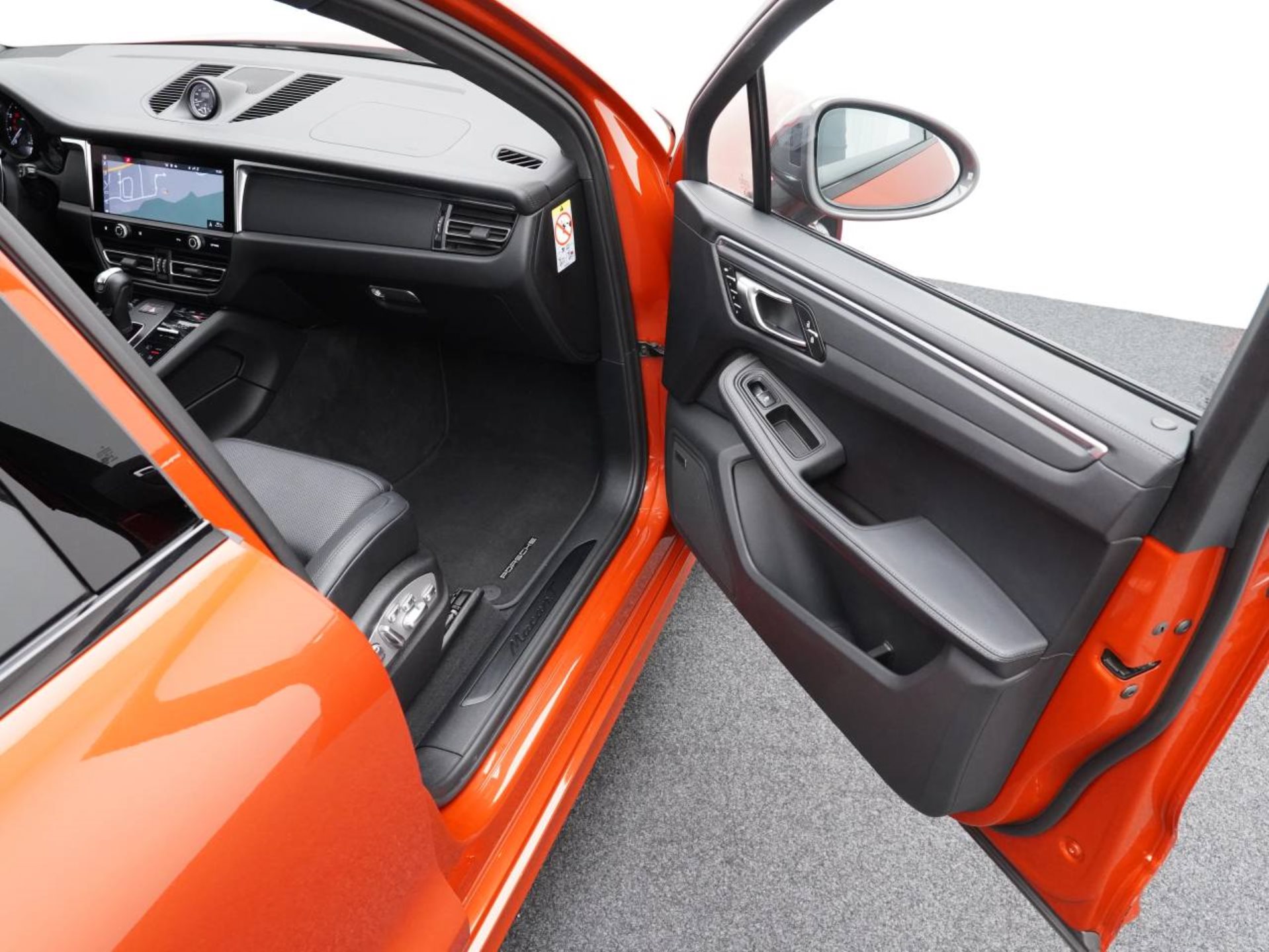 PORSCHE Macan T-image-23