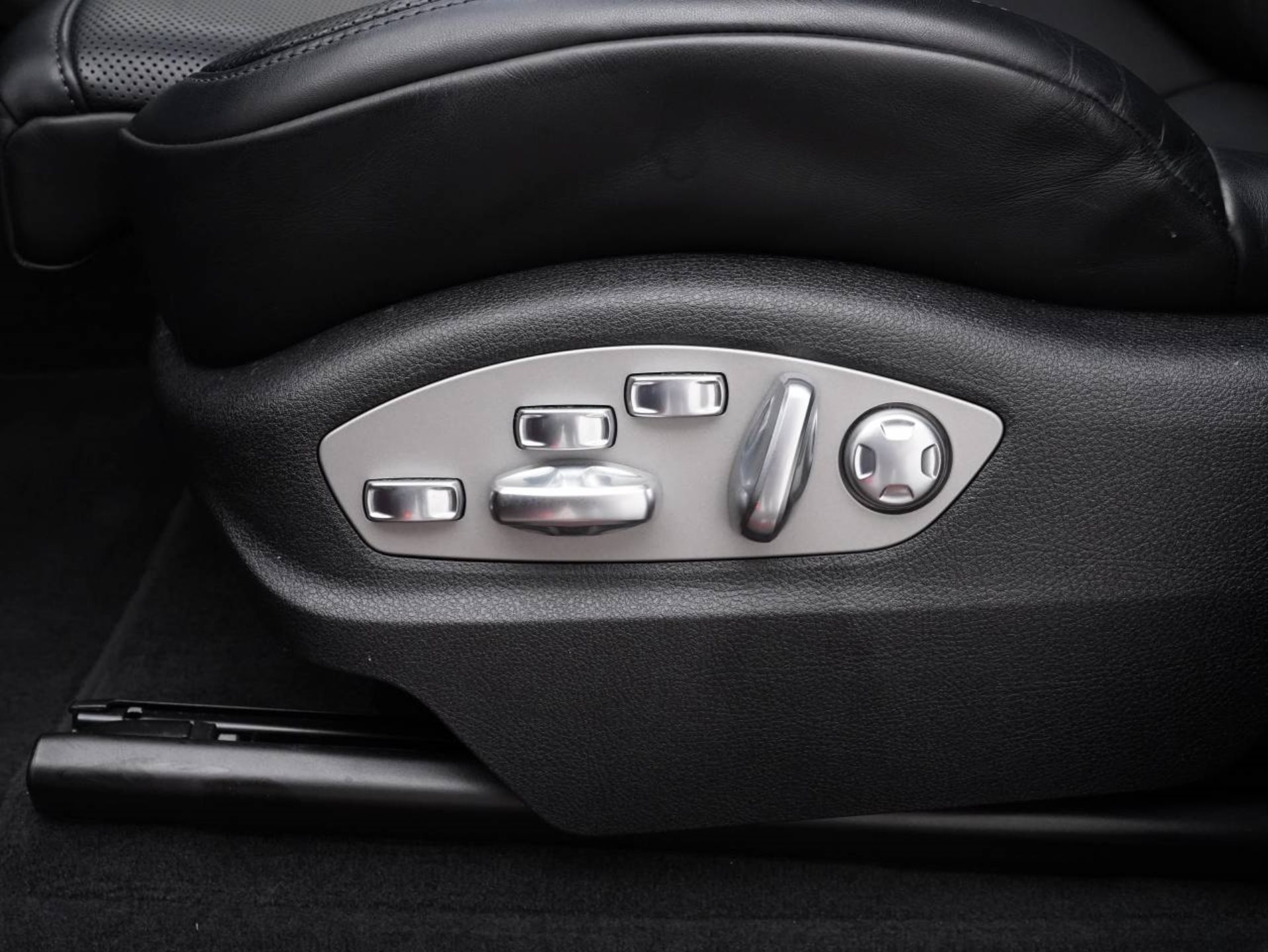 PORSCHE Macan T-image-22