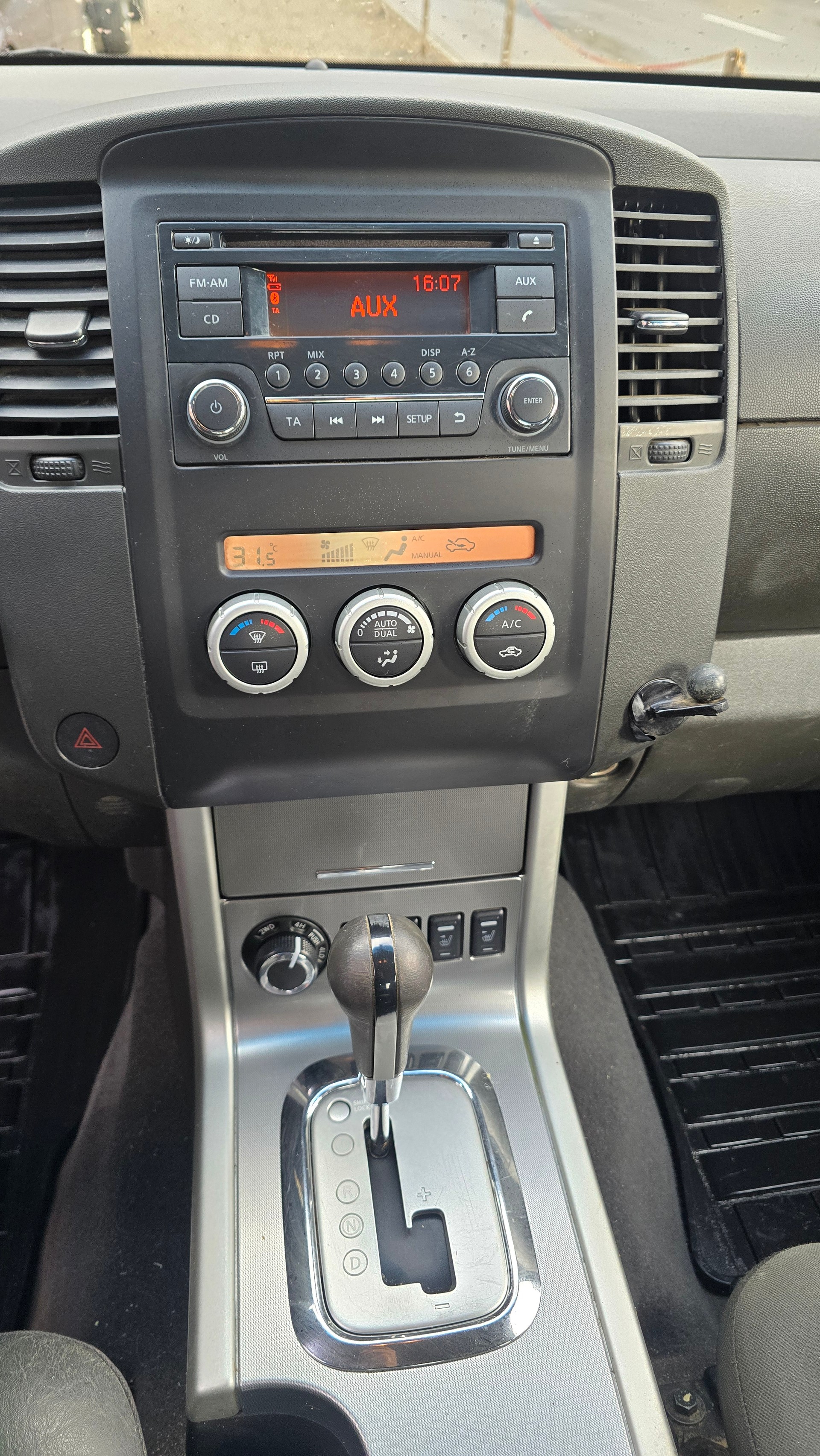NISSAN Navara Double Cab LE 2.5 dCi 4WD-image-15