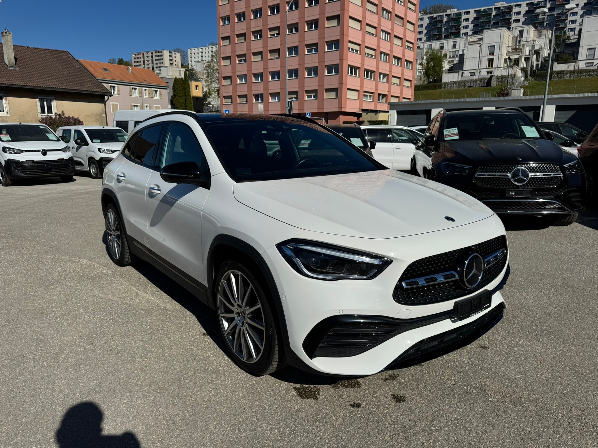 MERCEDES-BENZ GLA 200 4Matic AMG Line 8G-DCT-image-1