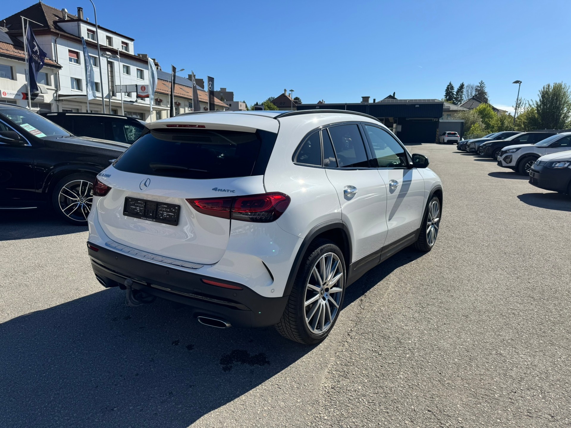 MERCEDES-BENZ GLA 200 4Matic AMG Line 8G-DCT-image-3