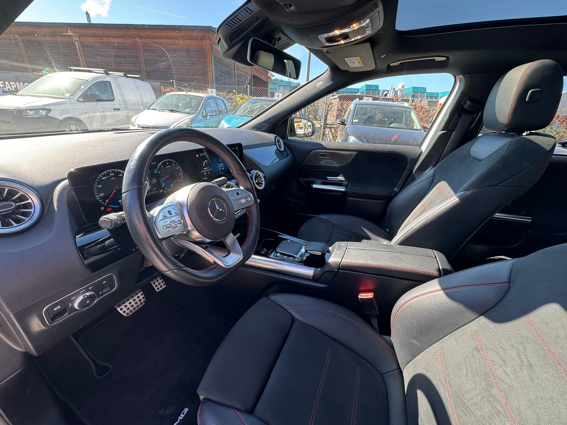 MERCEDES-BENZ GLA 200 4Matic AMG Line 8G-DCT-image-6