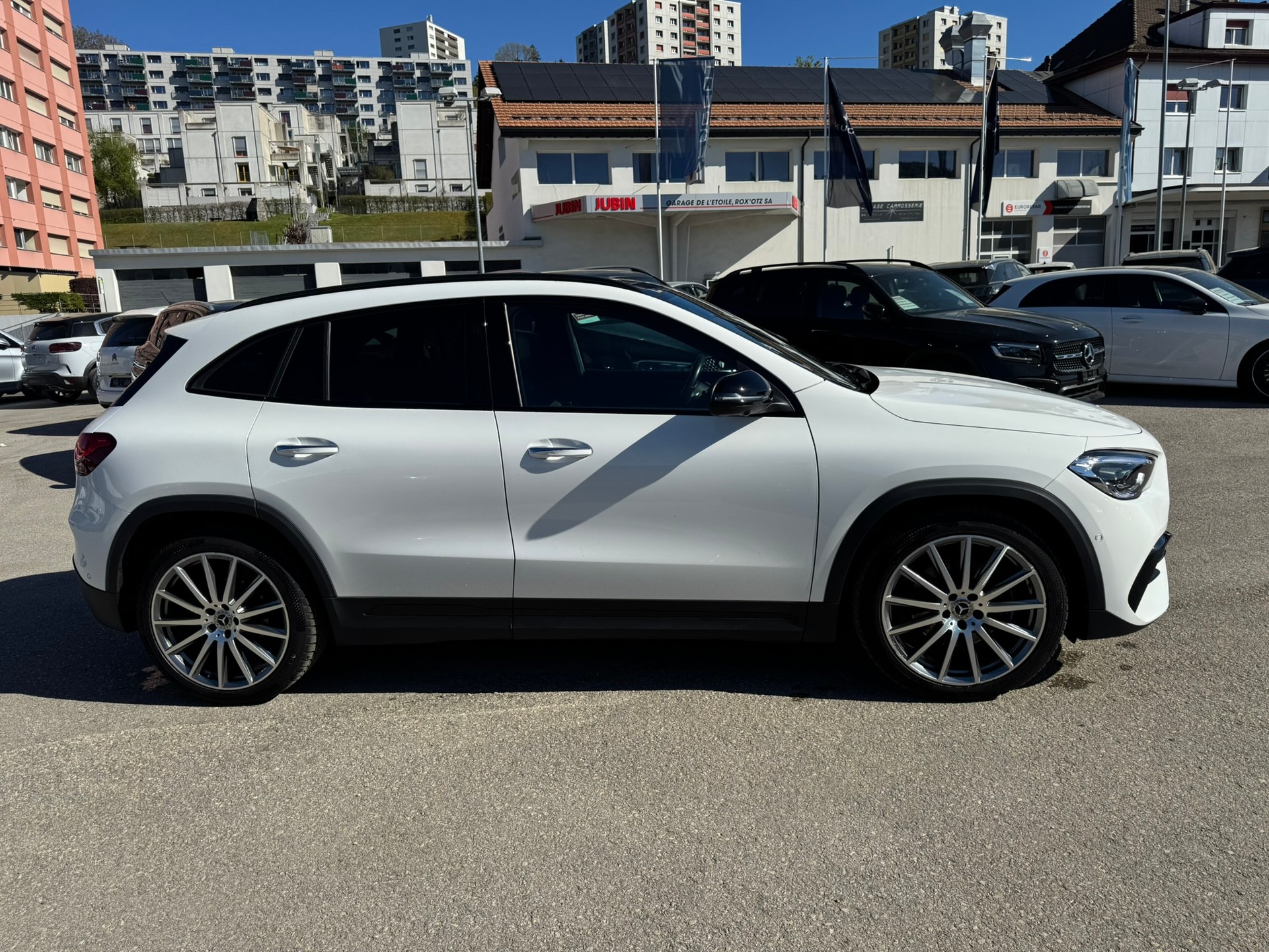 MERCEDES-BENZ GLA 200 4Matic AMG Line 8G-DCT-image-2