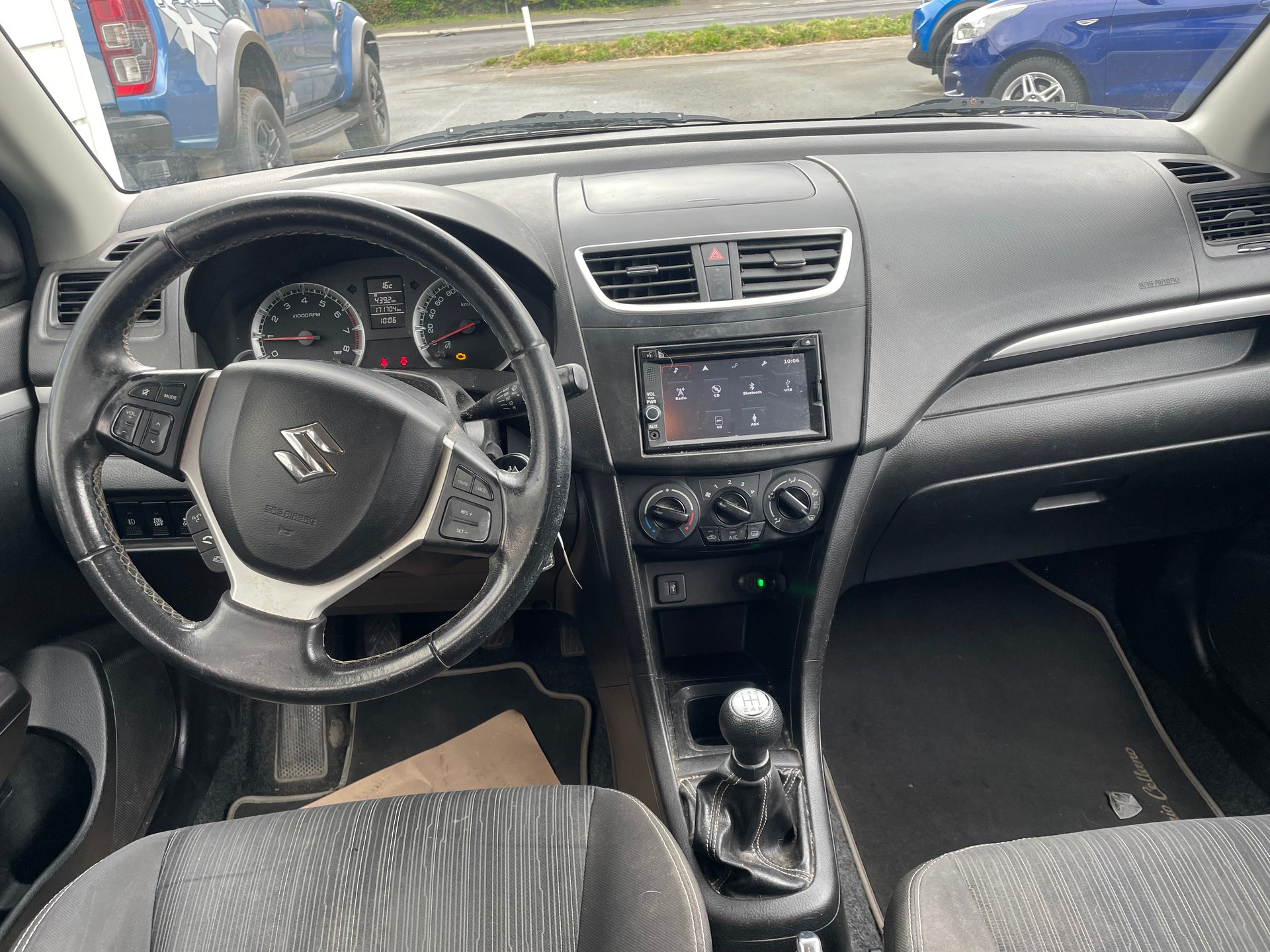 SUZUKI Swift 1.2i 16V Unico 4x4-image-5