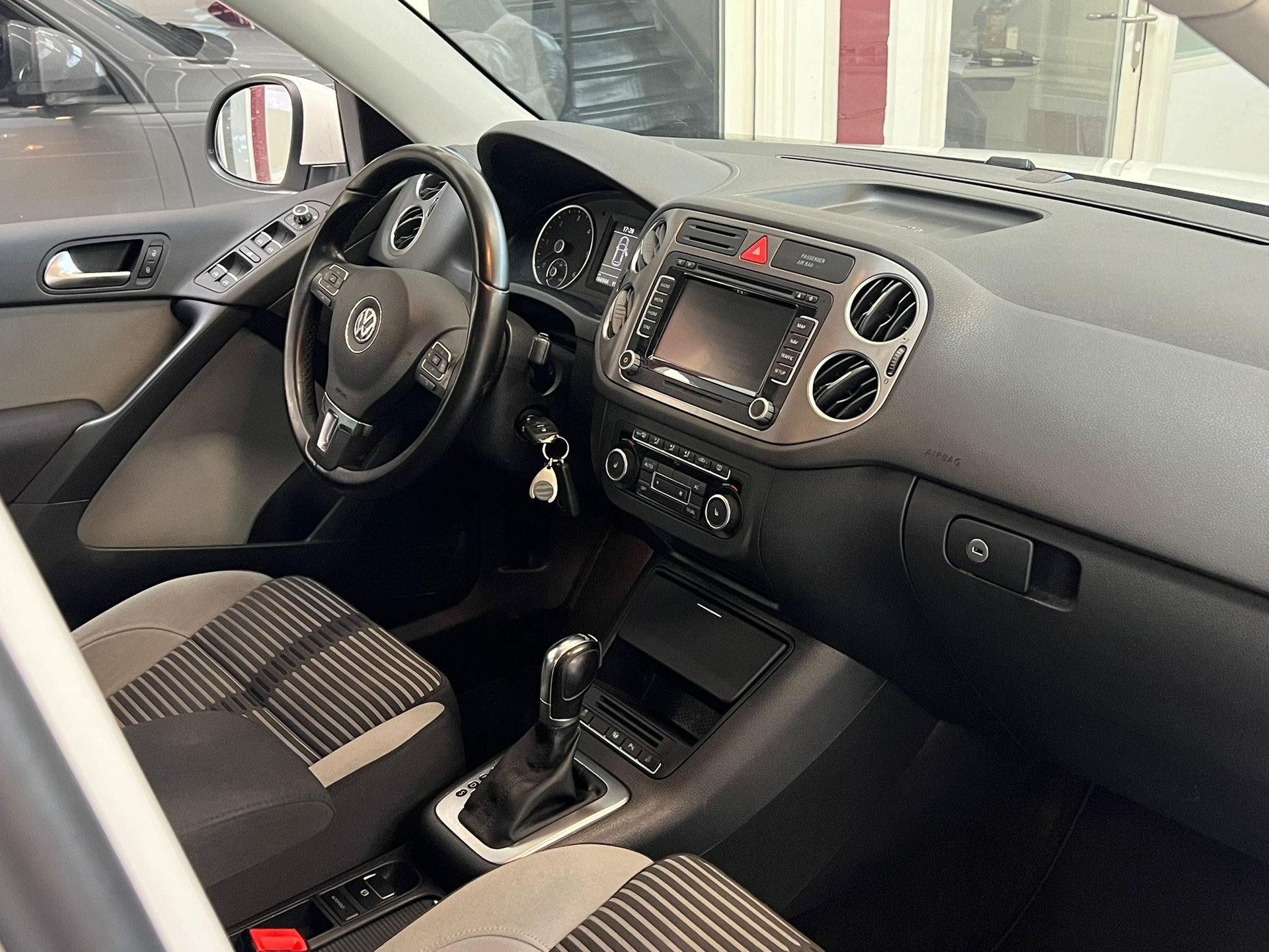 VW Tiguan 2.0 TDI Sport&Style DSG-image-12