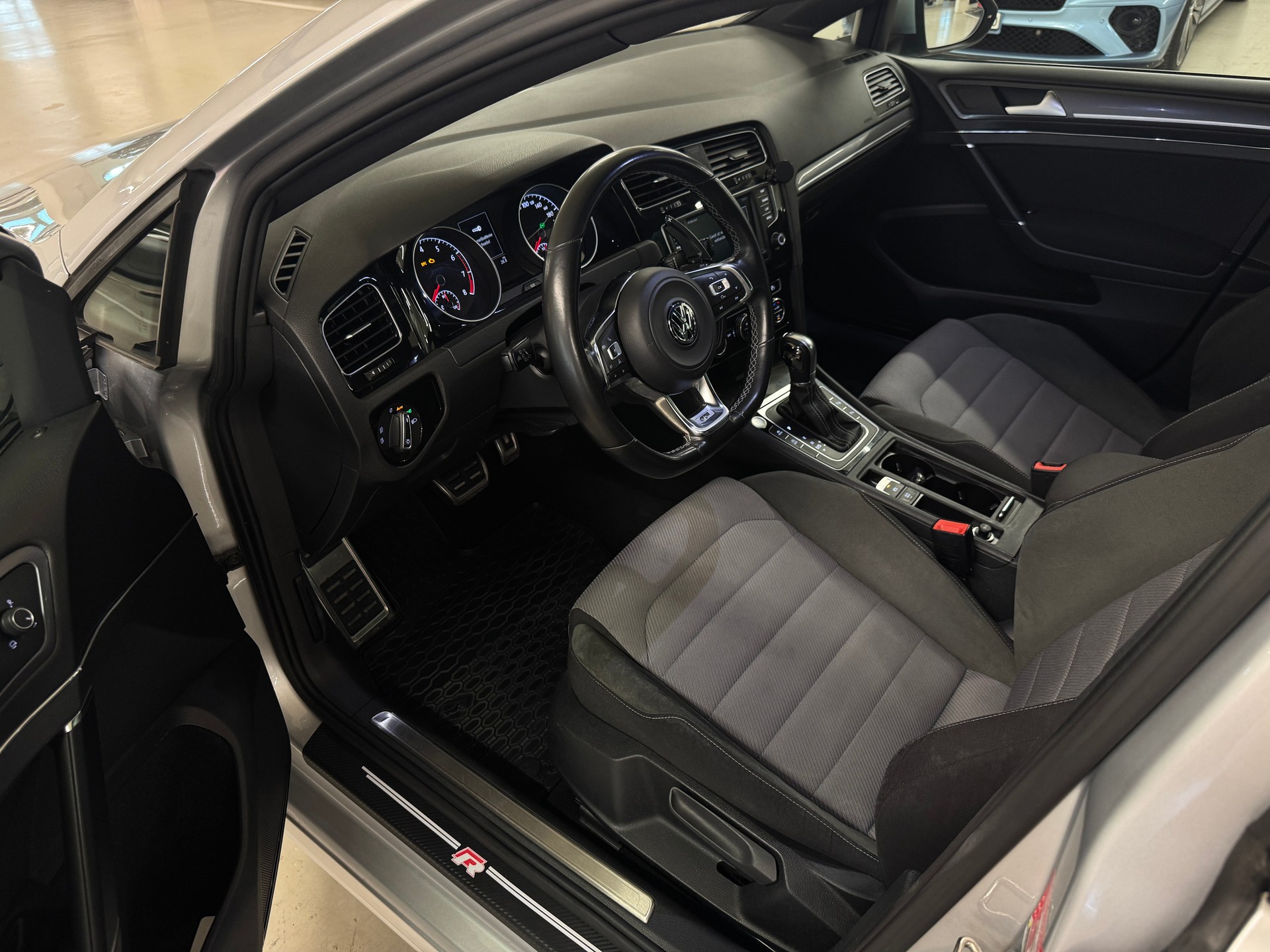 VW Golf 1.4 TSI Lounge R-Line DSG I Frisch ab MFK 02.26 I Frisch ab Service I 8-fach bereift I CH-Fhrz. I Garantie möglich I-image-11