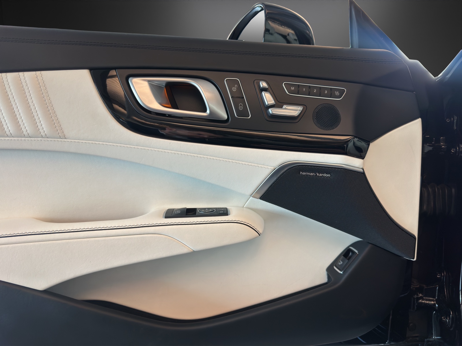MERCEDES-BENZ SL 400-image-11
