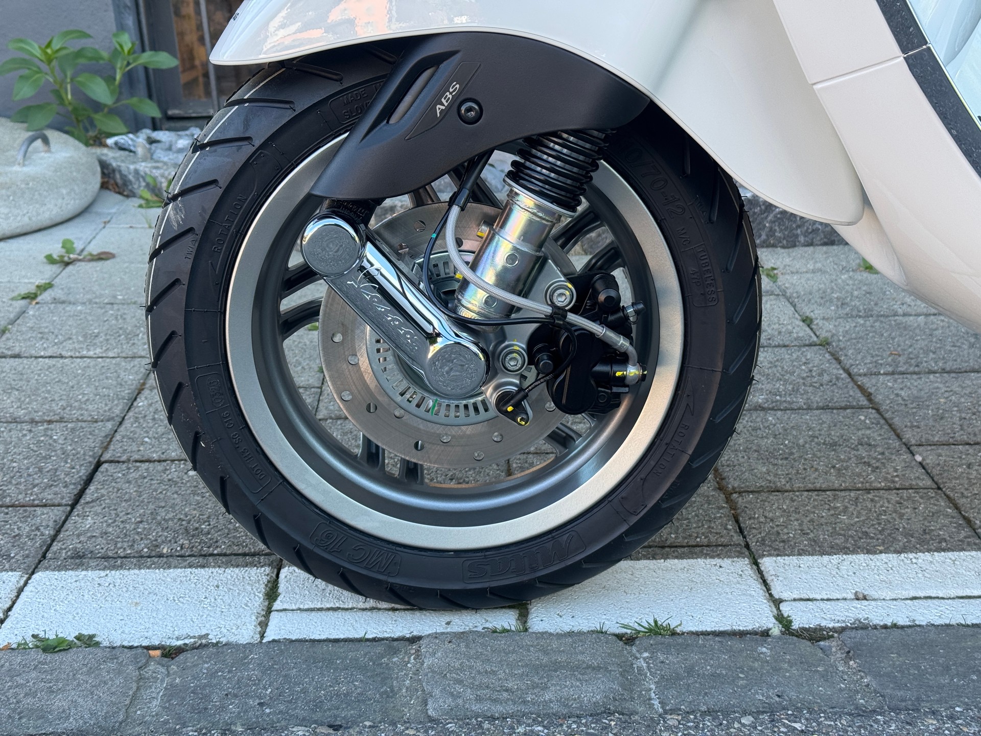 PIAGGIO Vespa 125 Primavera 2026 Keyless Go & LCD Display-image-1