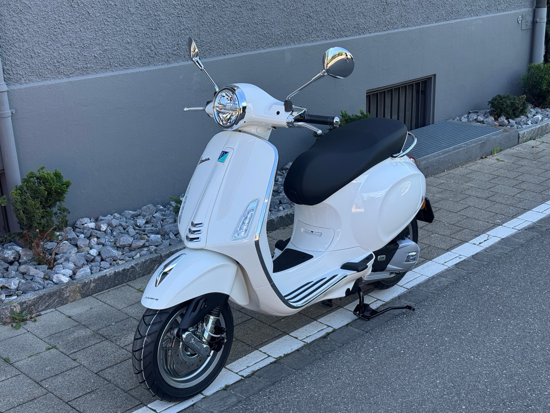 PIAGGIO Vespa 125 Primavera 2026 Keyless Go & LCD Display-image-0