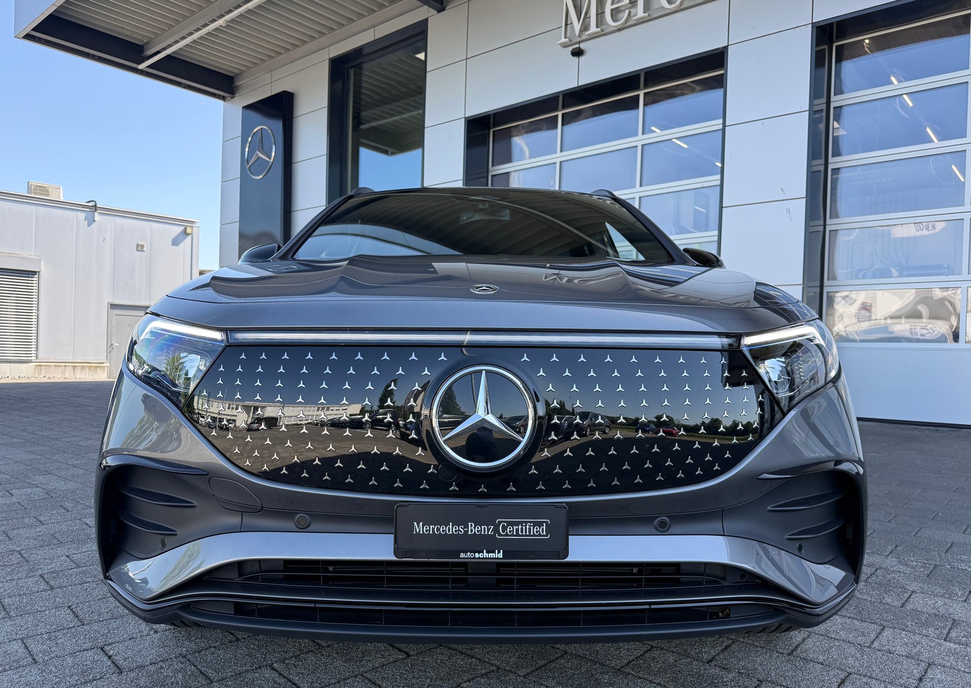 MERCEDES-BENZ EQA 350 AMG Line 4Matic Swiss Star-showroom-element-2