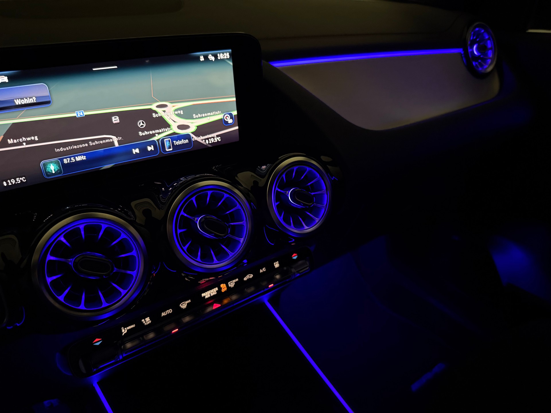 MERCEDES-BENZ EQA 350 AMG Line 4Matic Swiss Star-image-17