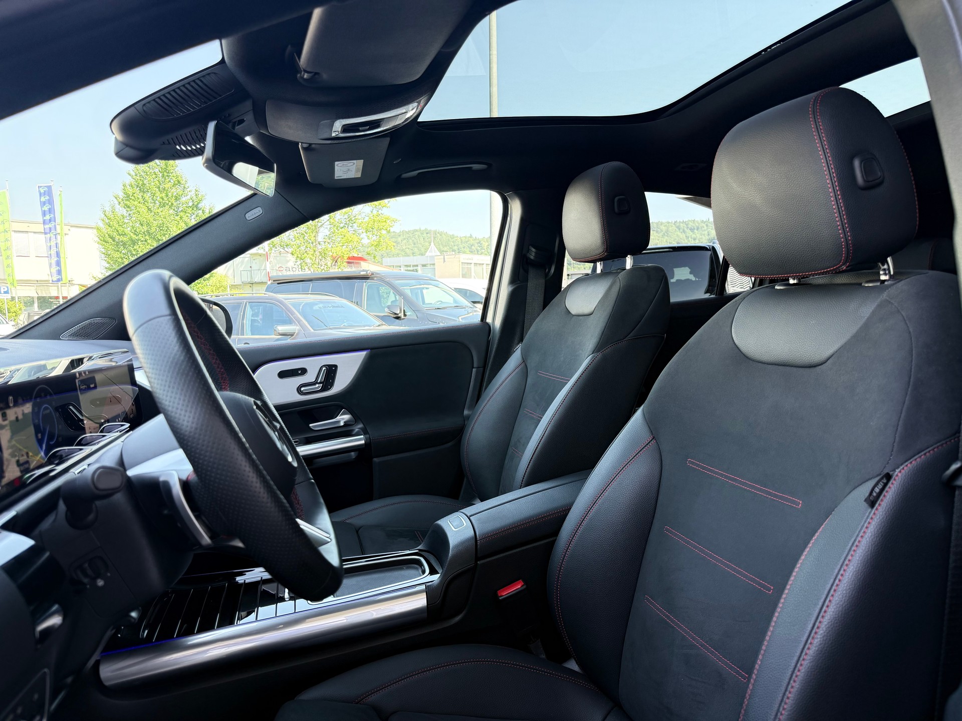 MERCEDES-BENZ EQA 350 AMG Line 4Matic Swiss Star-image-4