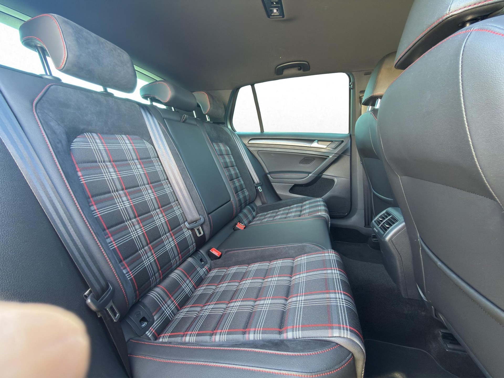 VW Golf VII 2.0 TSI GTI Performance-image-18