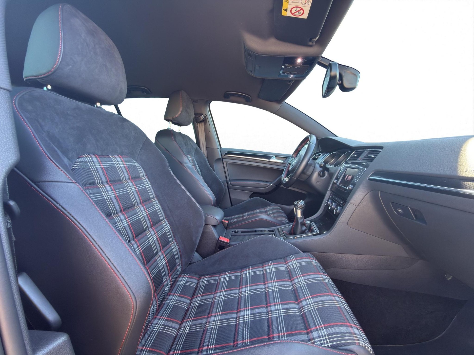 VW Golf VII 2.0 TSI GTI Performance-image-11