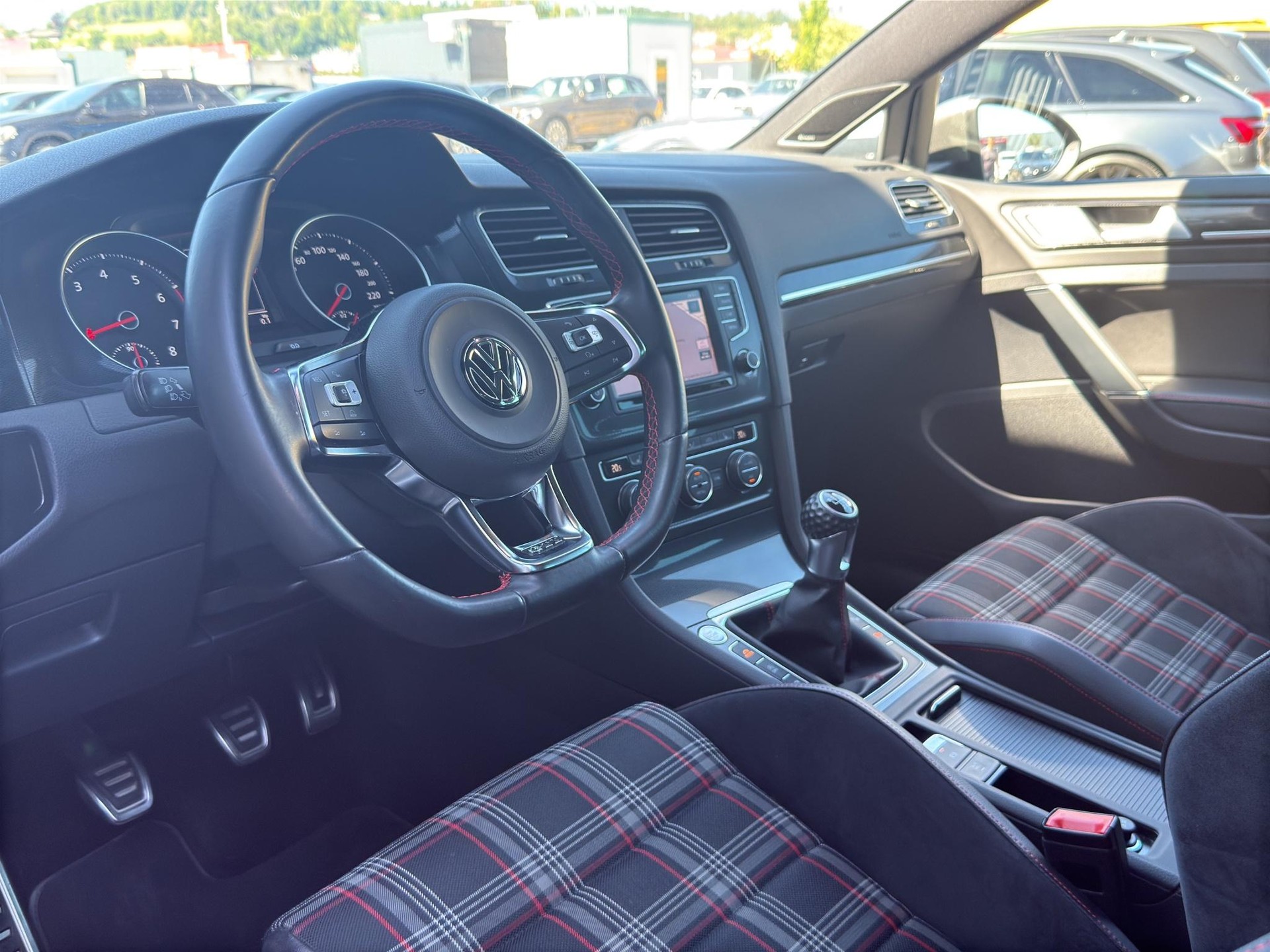 VW Golf VII 2.0 TSI GTI Performance-image-19