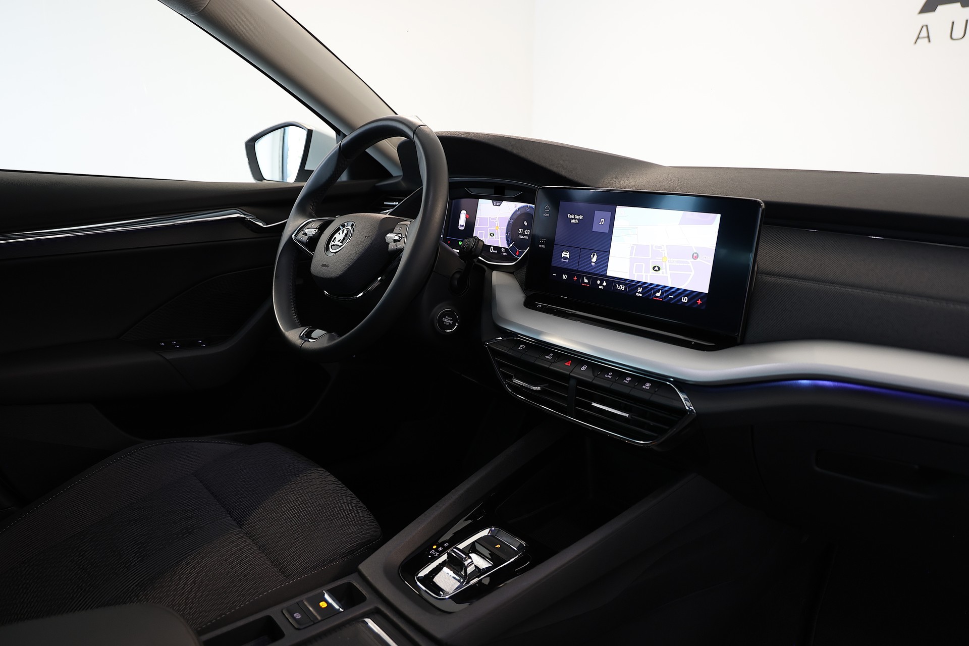 SKODA Octavia Combi 2.0 TDI DSG Style-image-12