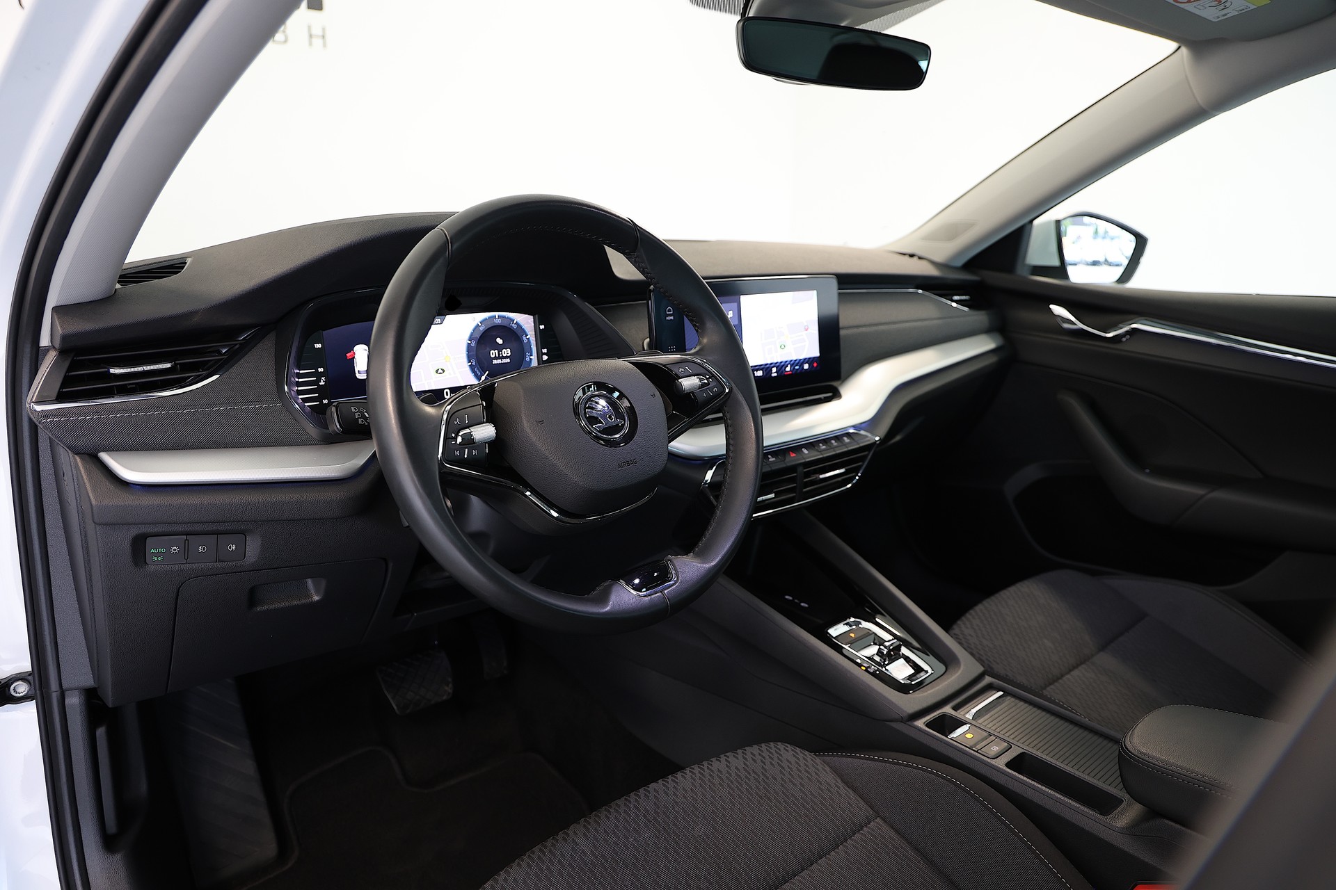 SKODA Octavia Combi 2.0 TDI DSG Style-image-7
