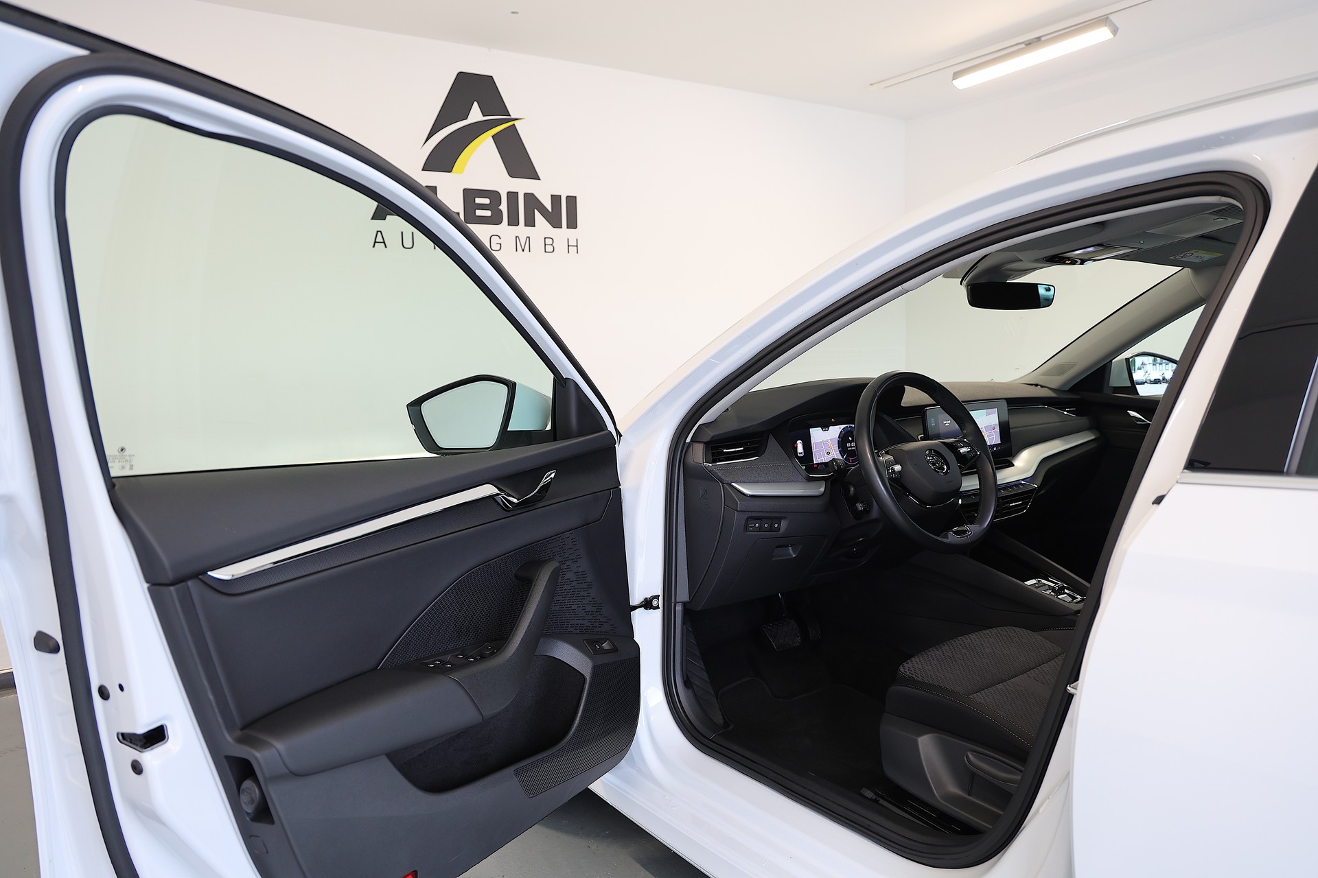 SKODA Octavia Combi 2.0 TDI DSG Style-image-4