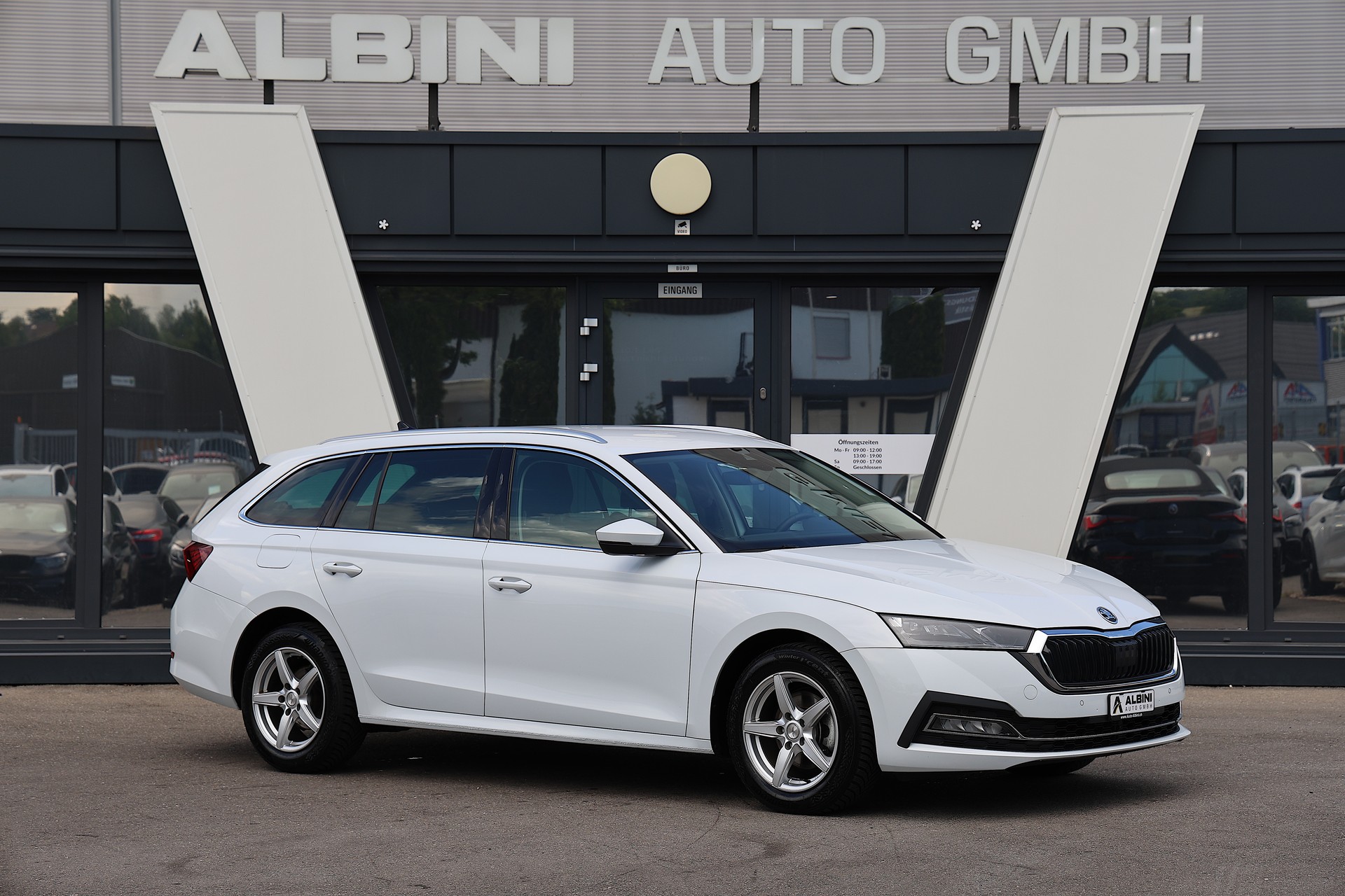 SKODA Octavia Combi 2.0 TDI DSG Style-image-1