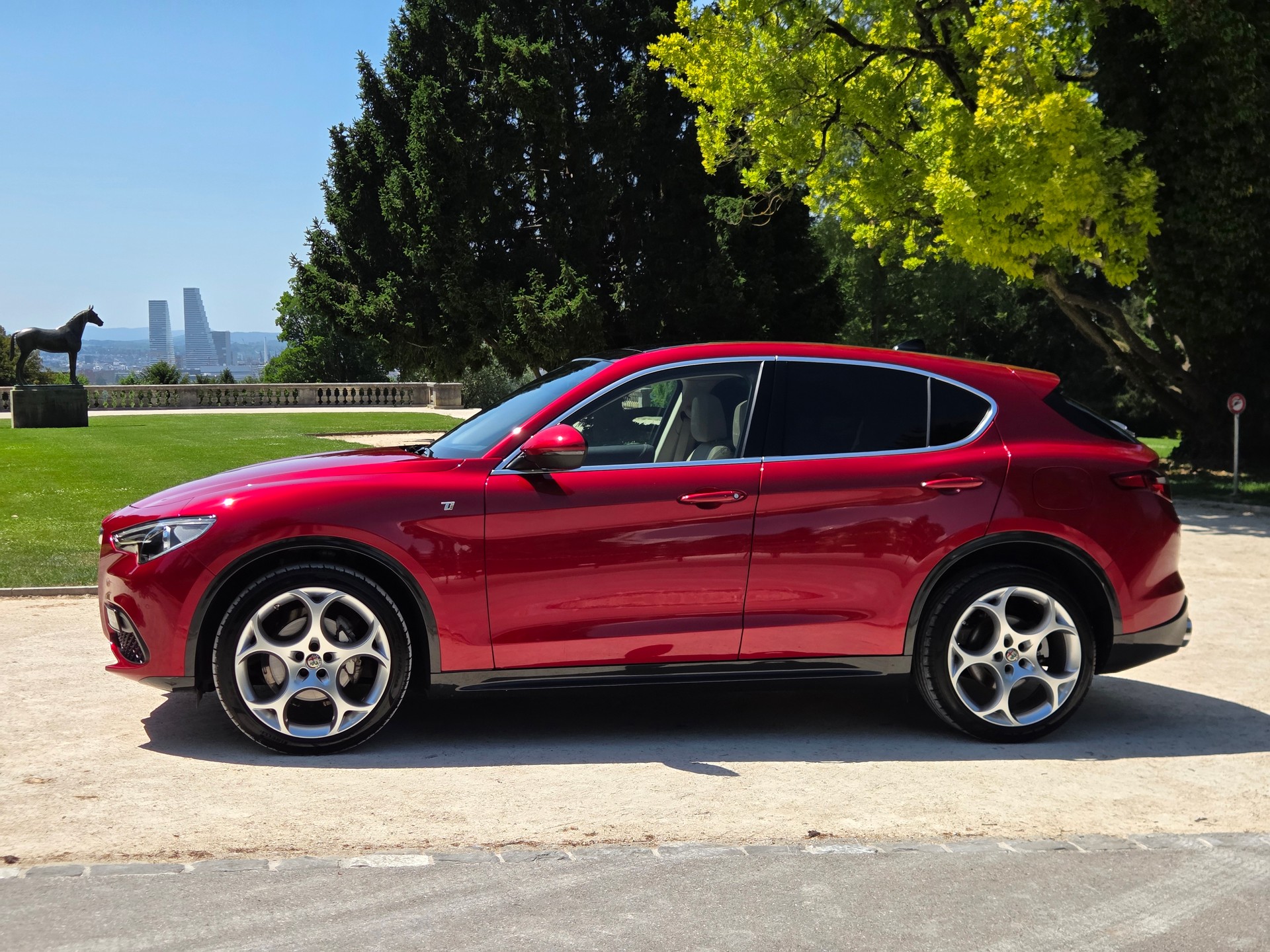 ALFA ROMEO STELVIO 2.0 Q4 VILLA D'ESTE LIMITIERTE SONDERSERIE IN ROSSO ETNA-image-1