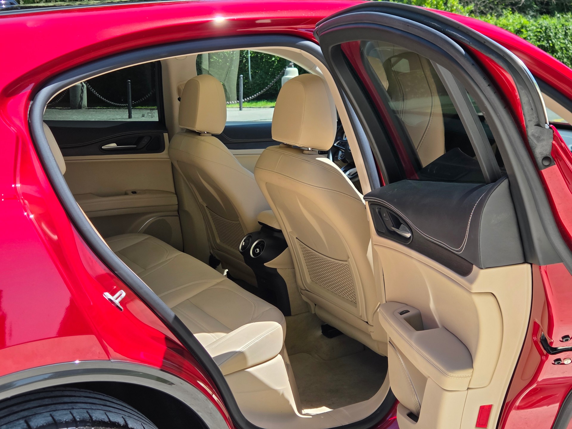 ALFA ROMEO STELVIO 2.0 Q4 VILLA D'ESTE LIMITIERTE SONDERSERIE IN ROSSO ETNA-image-8