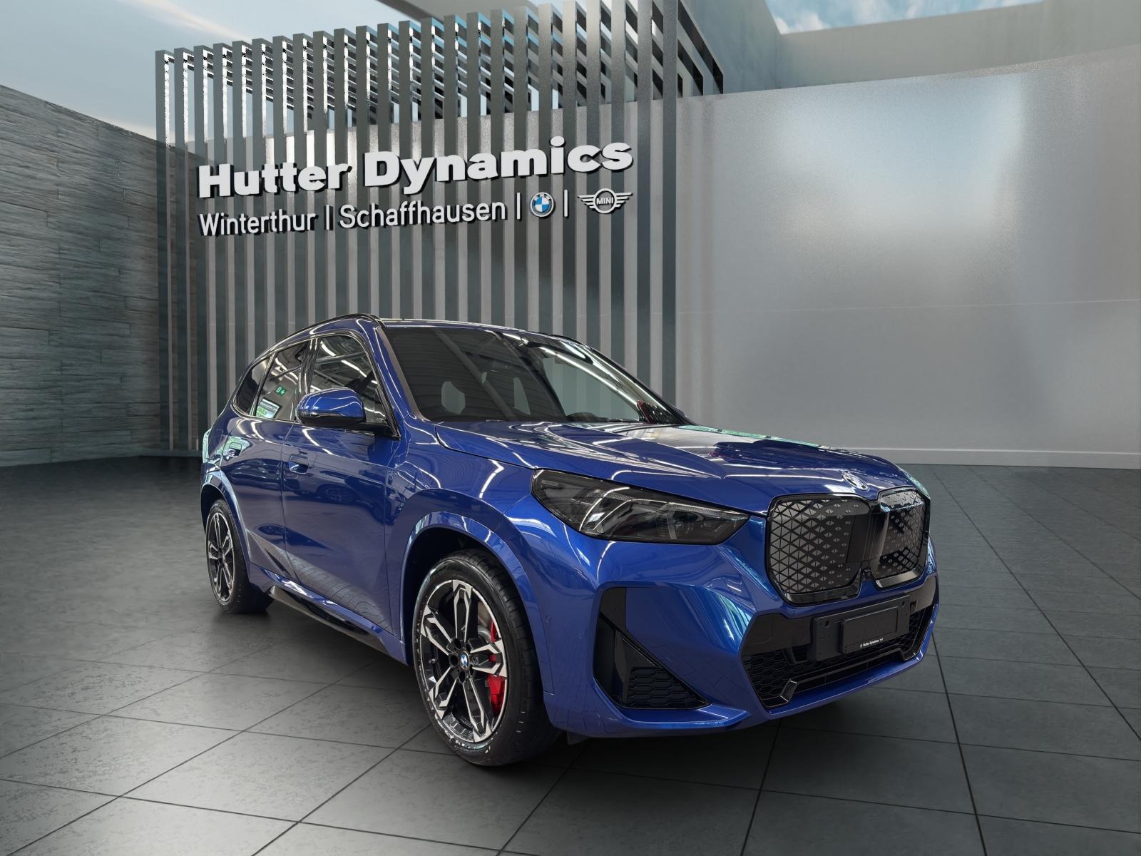 BMW iX1 30 xDrive-showroom-element-2