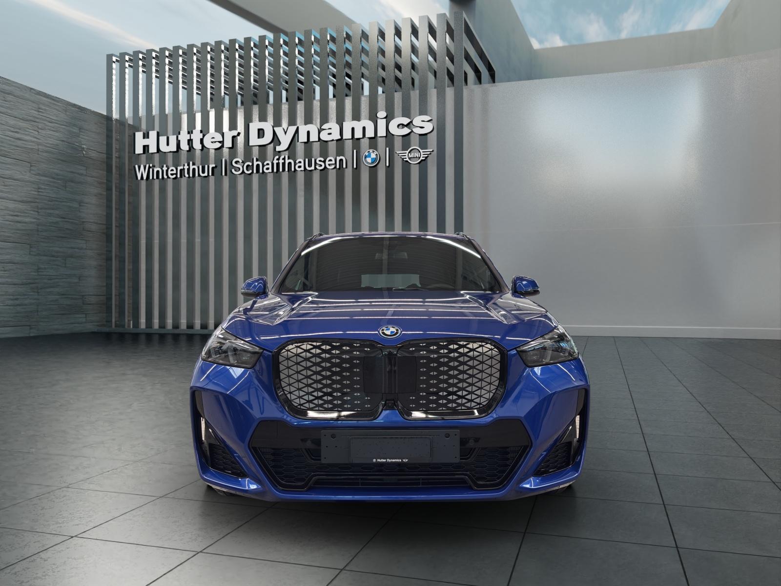 BMW iX1 30 xDrive-showroom-element-1