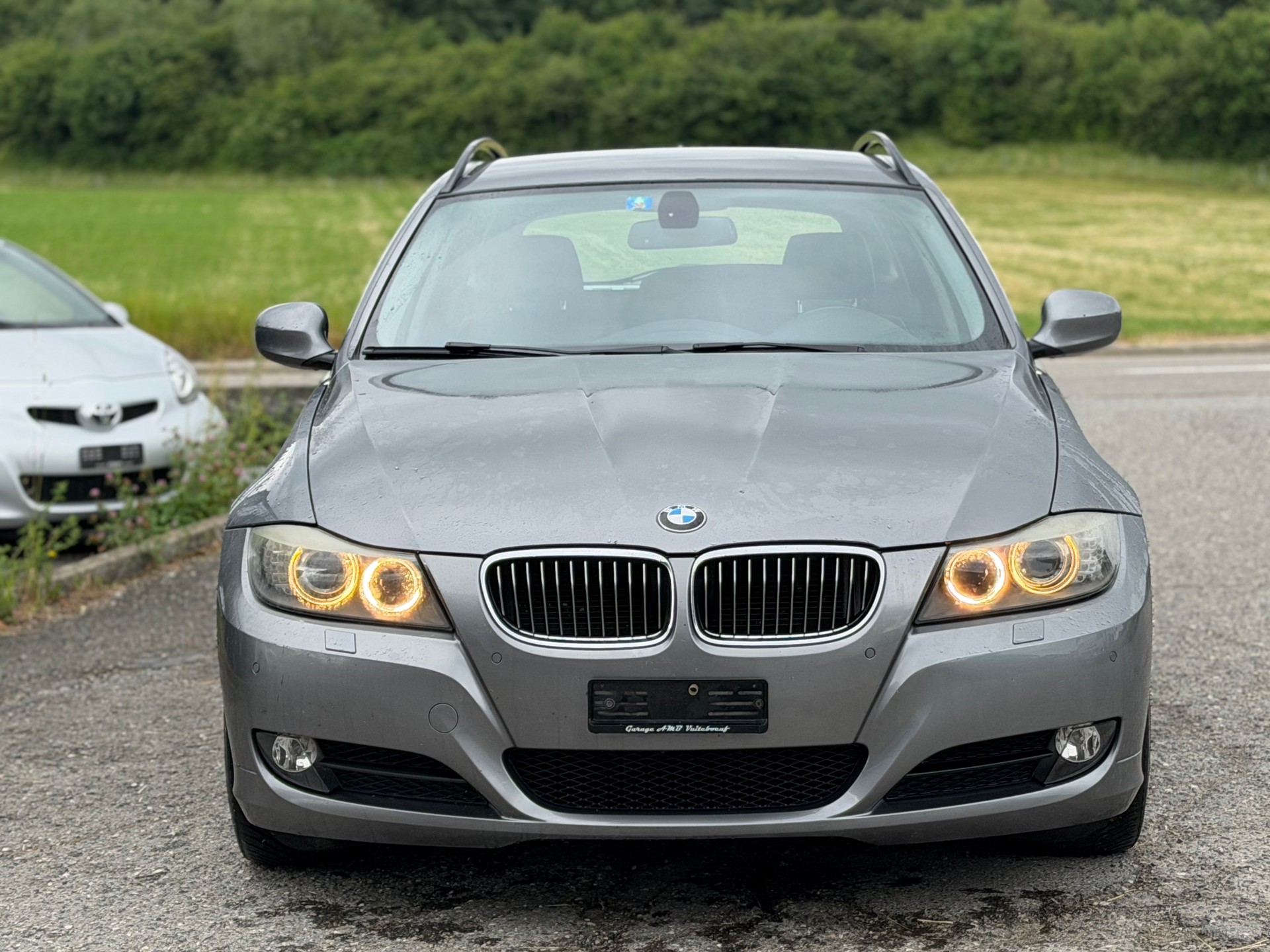 BMW 325i xDrive Touring Steptronic-image-1