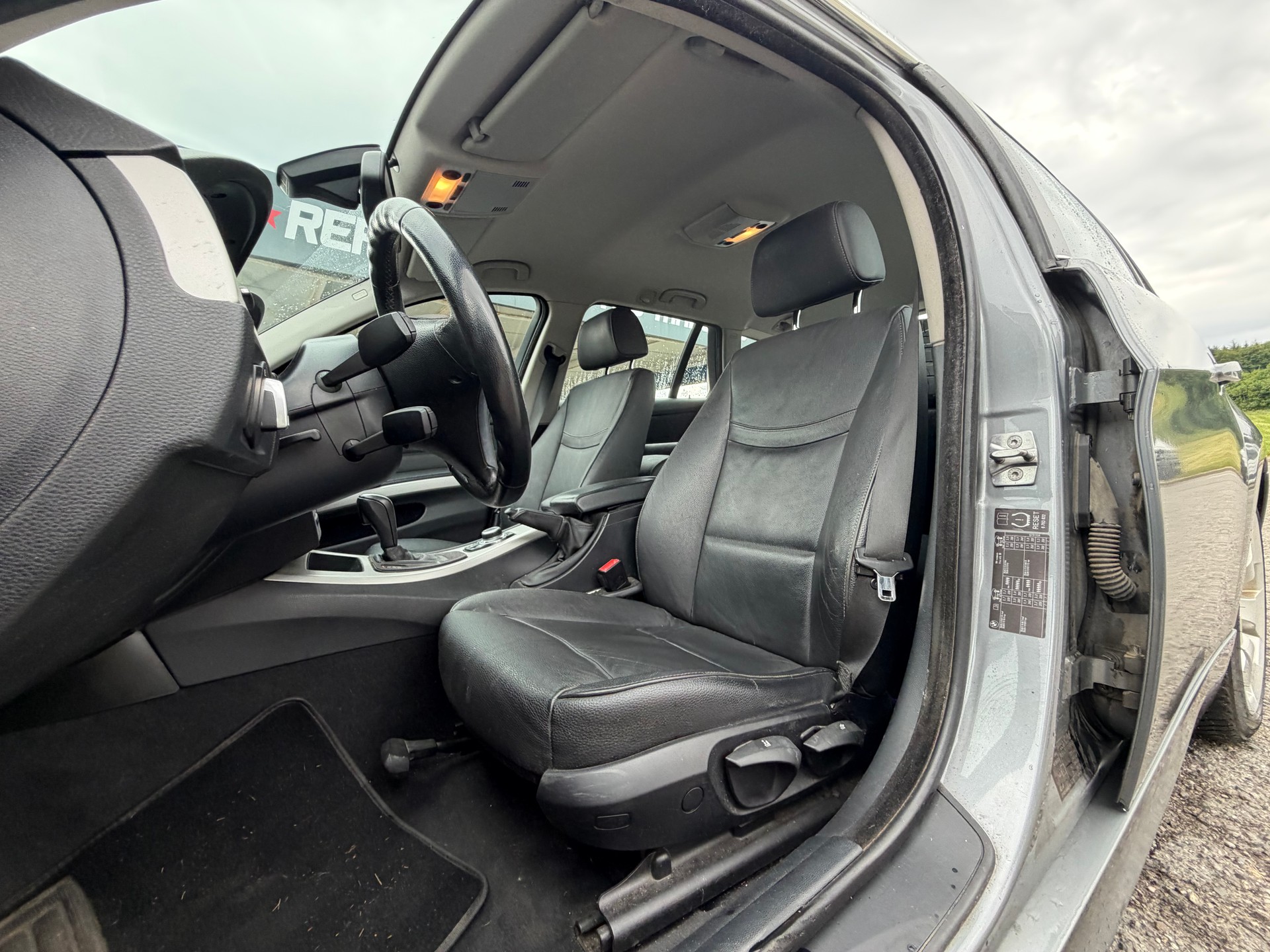 BMW 325i xDrive Touring Steptronic-image-7