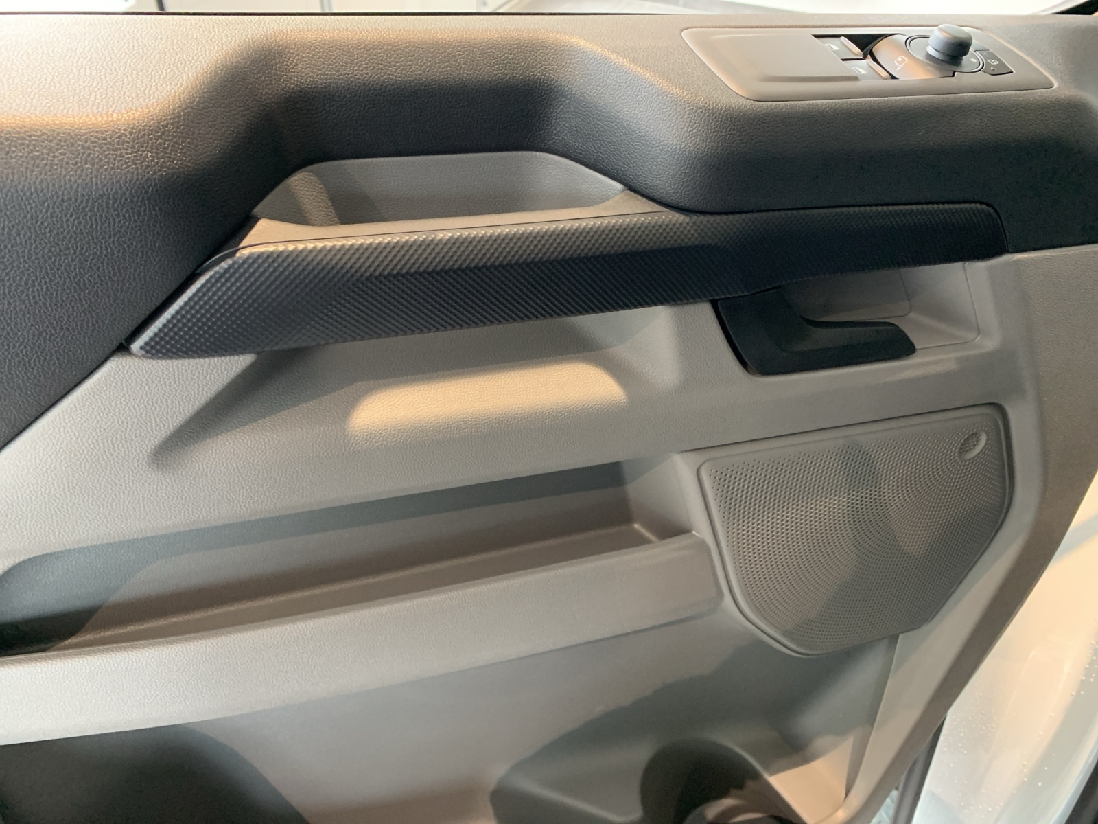 FORD Transit C Van 320 L1 2.5 Duratec 233 Trend PHEV-image-7