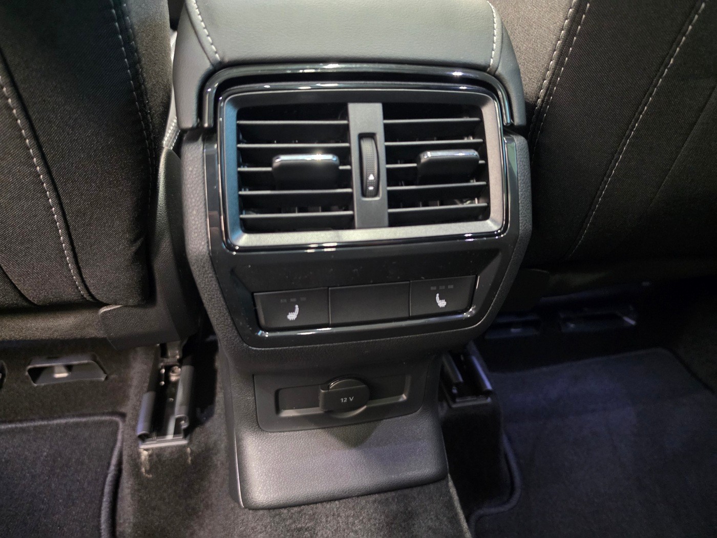 SKODA Karoq 2.0 TSI SportLine 4x4 DSG-image-20