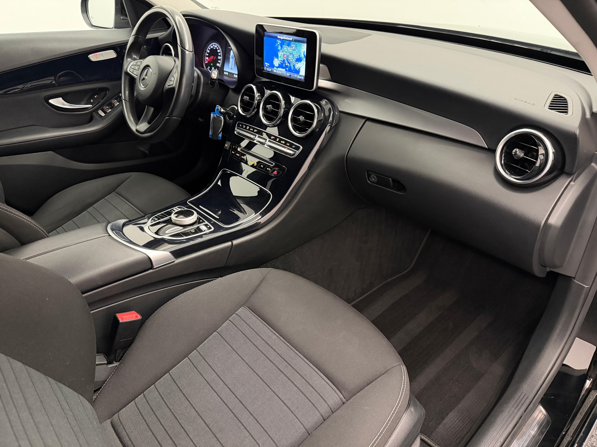 MERCEDES-BENZ C 200 Avantgarde Kombi-image-10