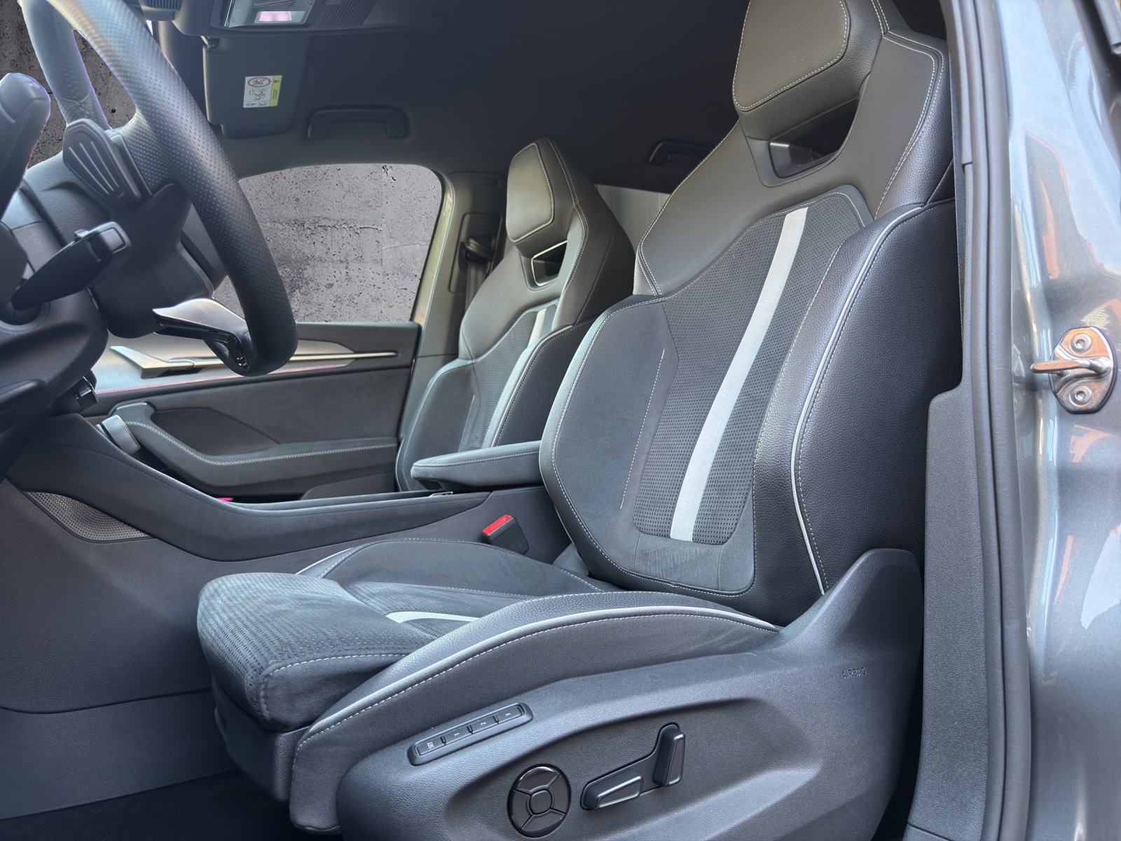SKODA Kodiaq 2.0 TDI Sportline 4x4 * CH-Fahrzeug / Werksgarantie*-image-5