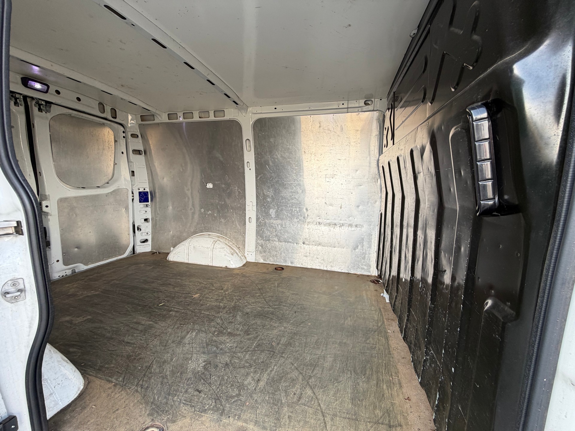 IVECO 35 S 13 13V Kaw.3000 Automat mit Standheizung-image-14
