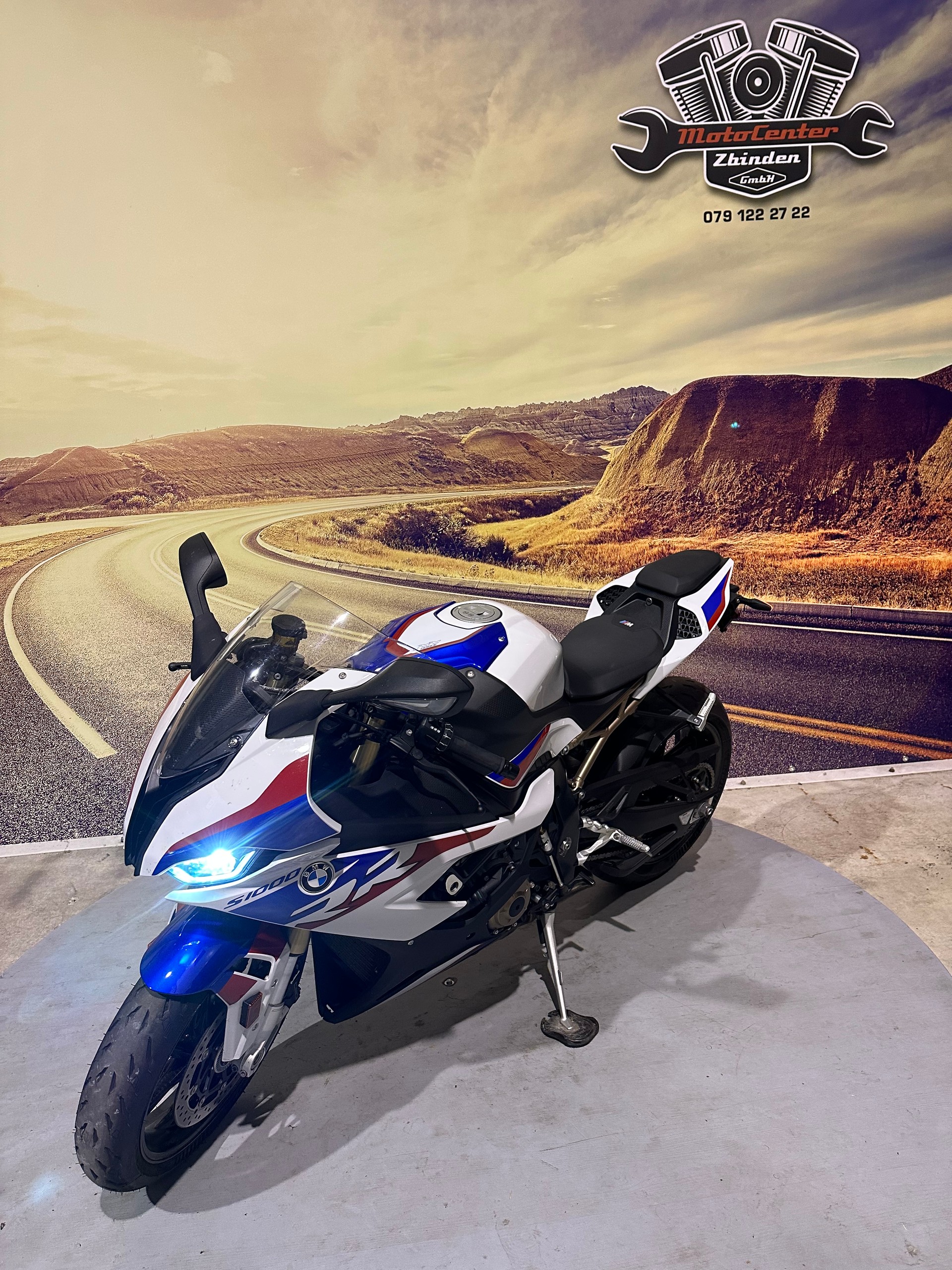 BMW S 1000 RR mit Carbonräder-showroom-element-3