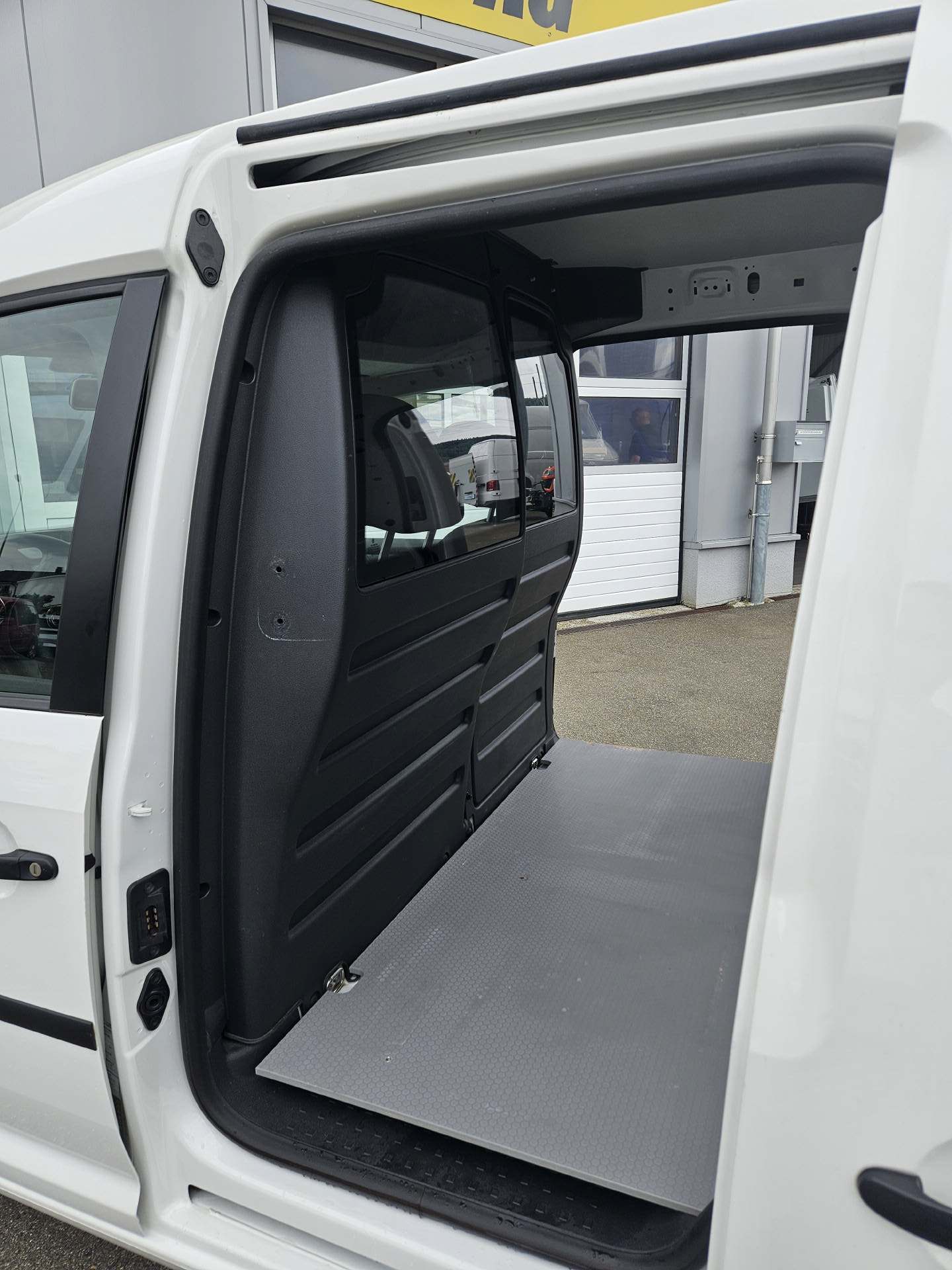 VW Caddy Maxi Kaw. 2.0 TDI 122 BMT 4motion * Frisch ab Service * Frisch ab MFK *-image-13