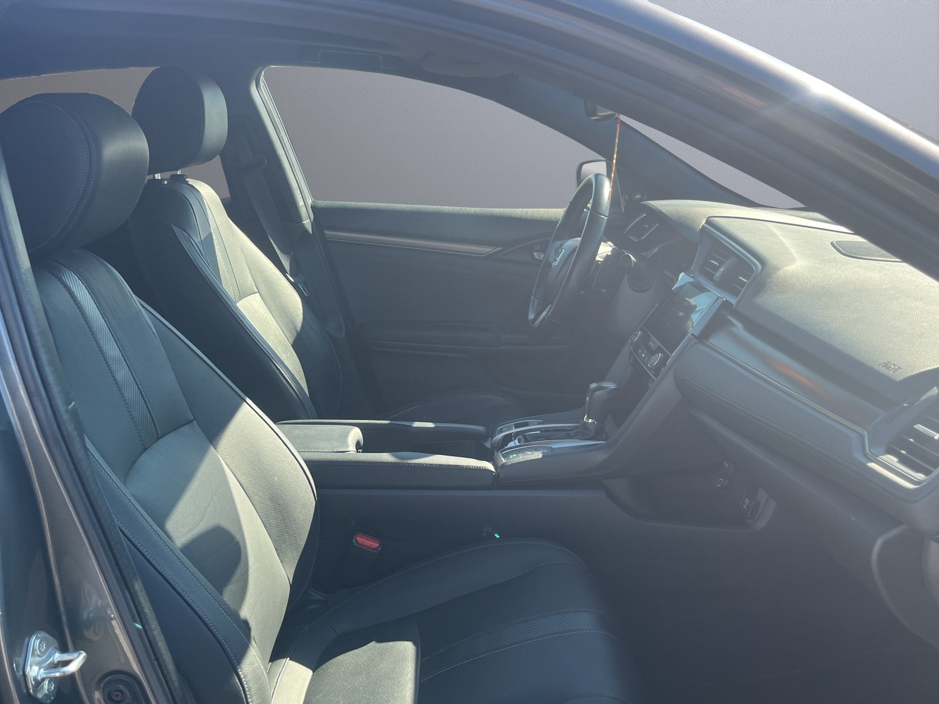 HONDA Civic 1.0 VTEC Turbo Executive Premium-image-17