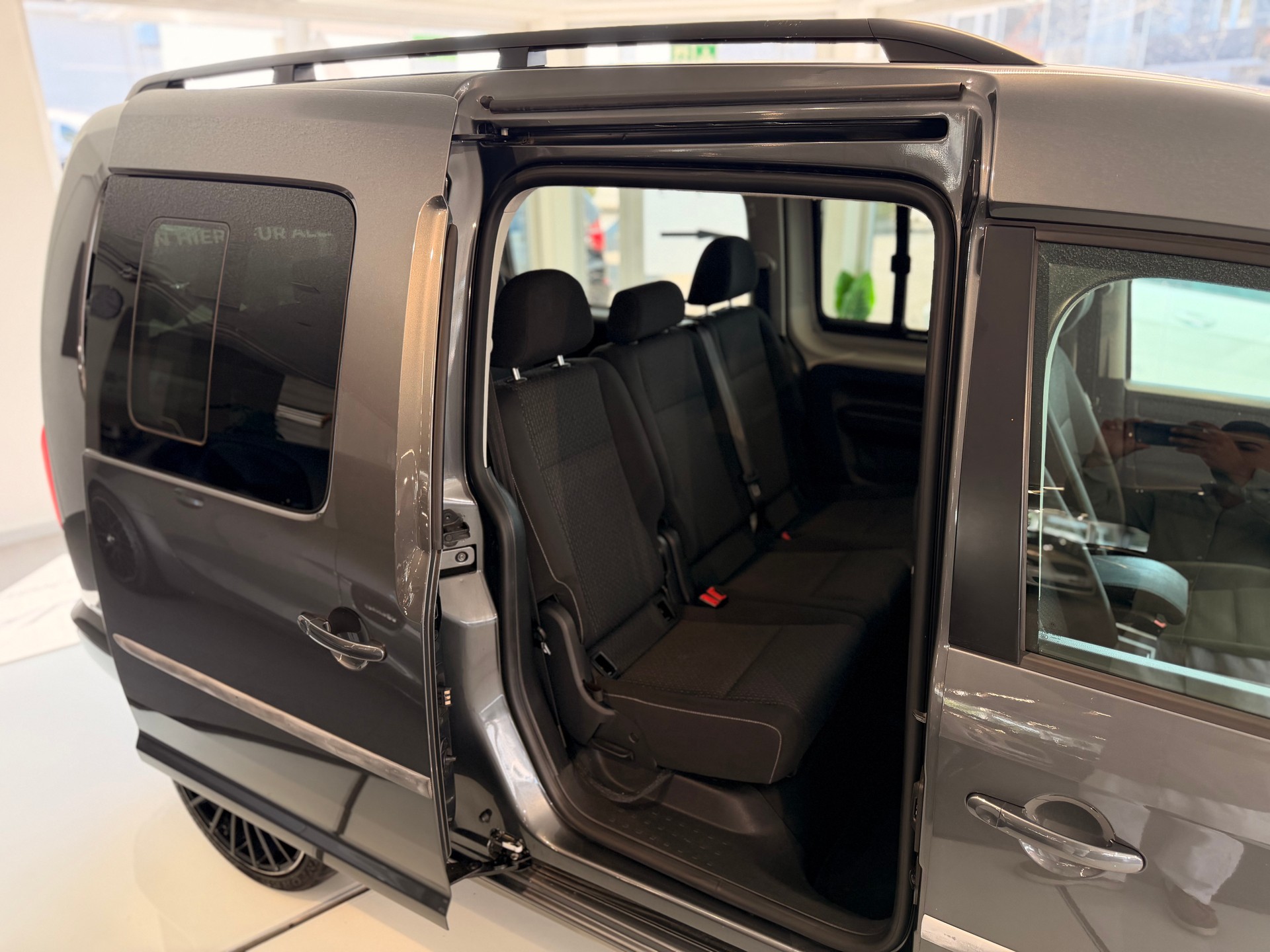 VW Caddy Maxi 2.0 TDI Trendline DSG-image-18