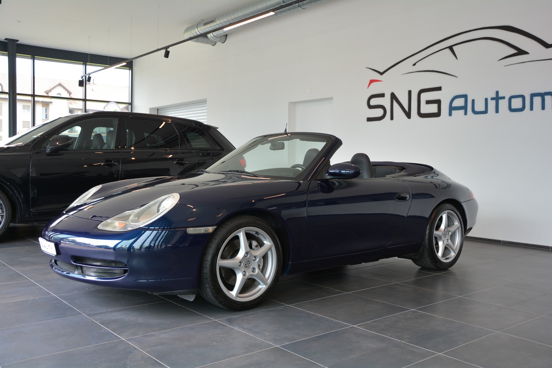 PORSCHE 911 Carrera 4 Cabrio-showroom-element-1