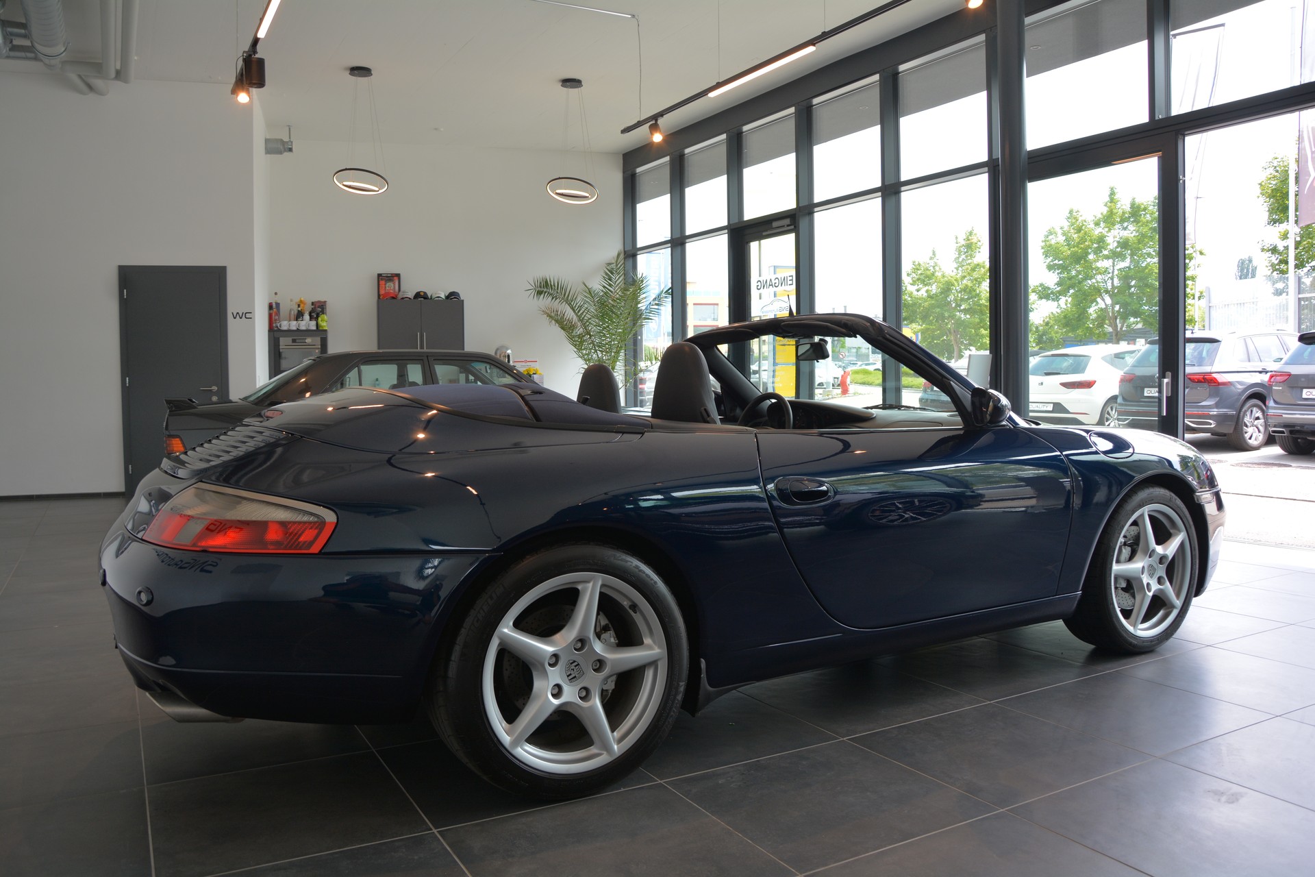 PORSCHE 911 Carrera 4 Cabrio-image-7